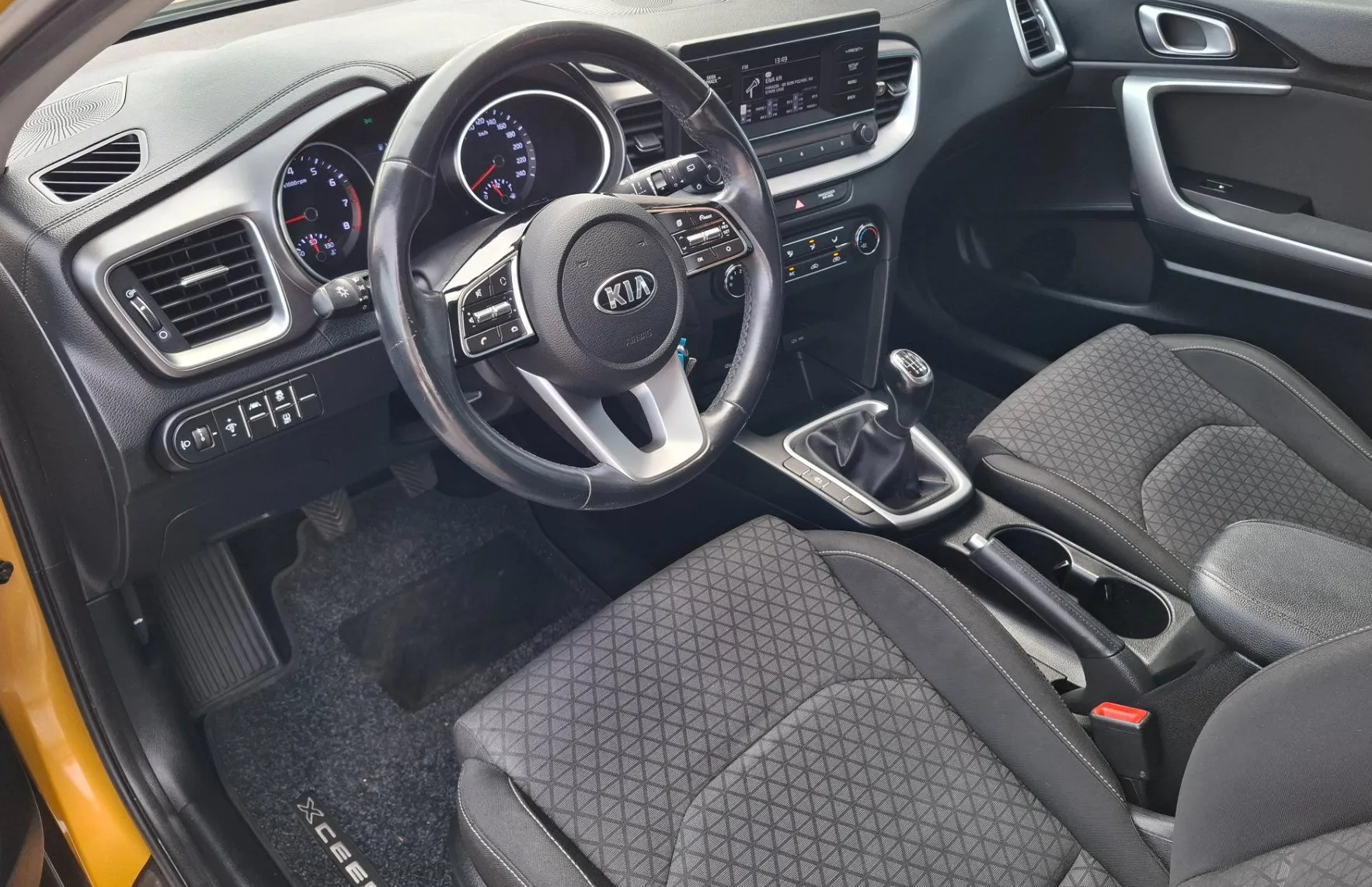 Zunanja slika - KIA XCeed - 1.0 T-GDi - SLOVENSKI - POTRJENA SERVISNA KNJIGA - 9