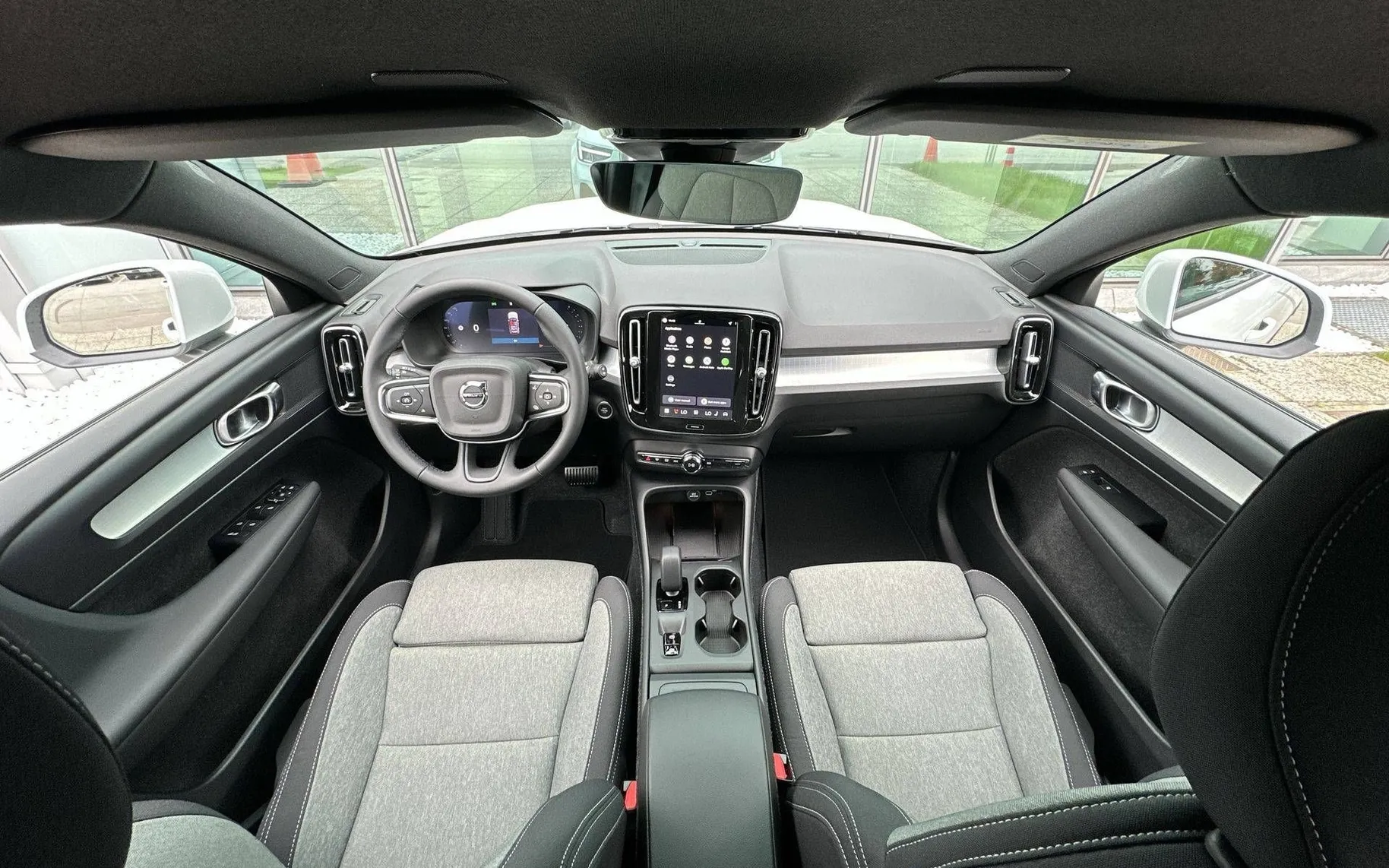 Notranja slika - Volvo XC40 - B3 P Core AT DCT... - 20