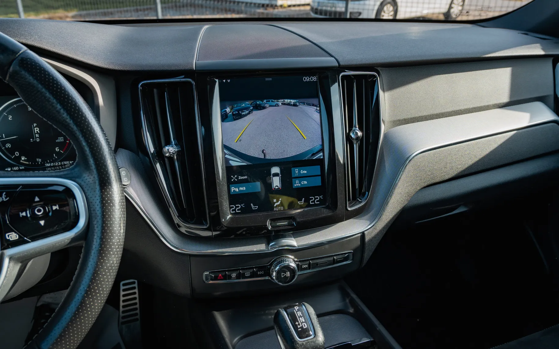 Notranja slika - Volvo XC60 - D4 R-Design AWD Avt. - 10