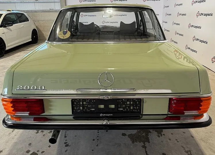 Zunanja slika - Mercedes-Benz E-Razred - 115 200D - KOT NOV - VOZILO V PRVI BARVI - 8