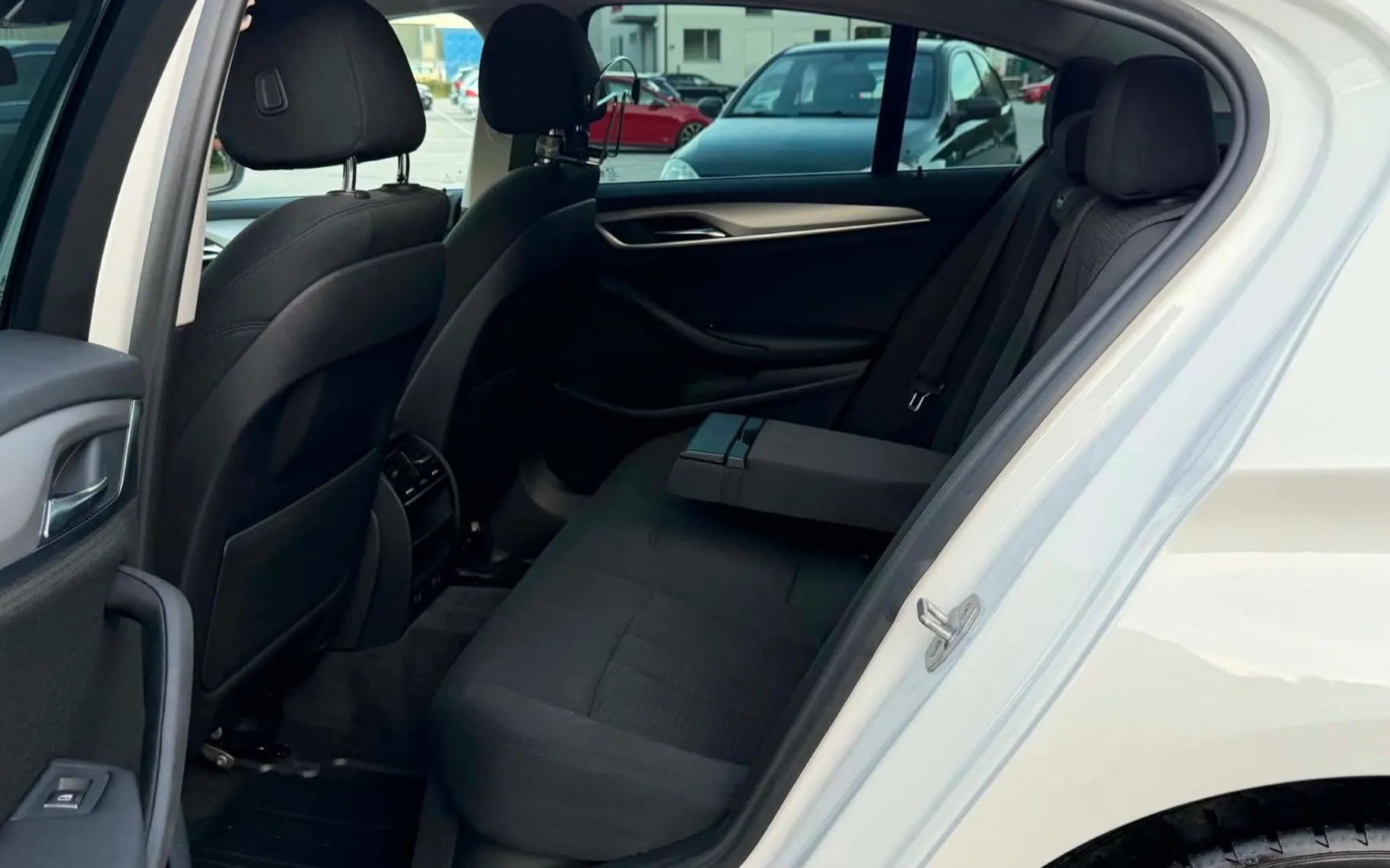 Notranja slika - BMW serija 5: - 520-AUT-BI XENON-NAVI-LIZING ZA TUJCE-ODLIČEN-... - 10