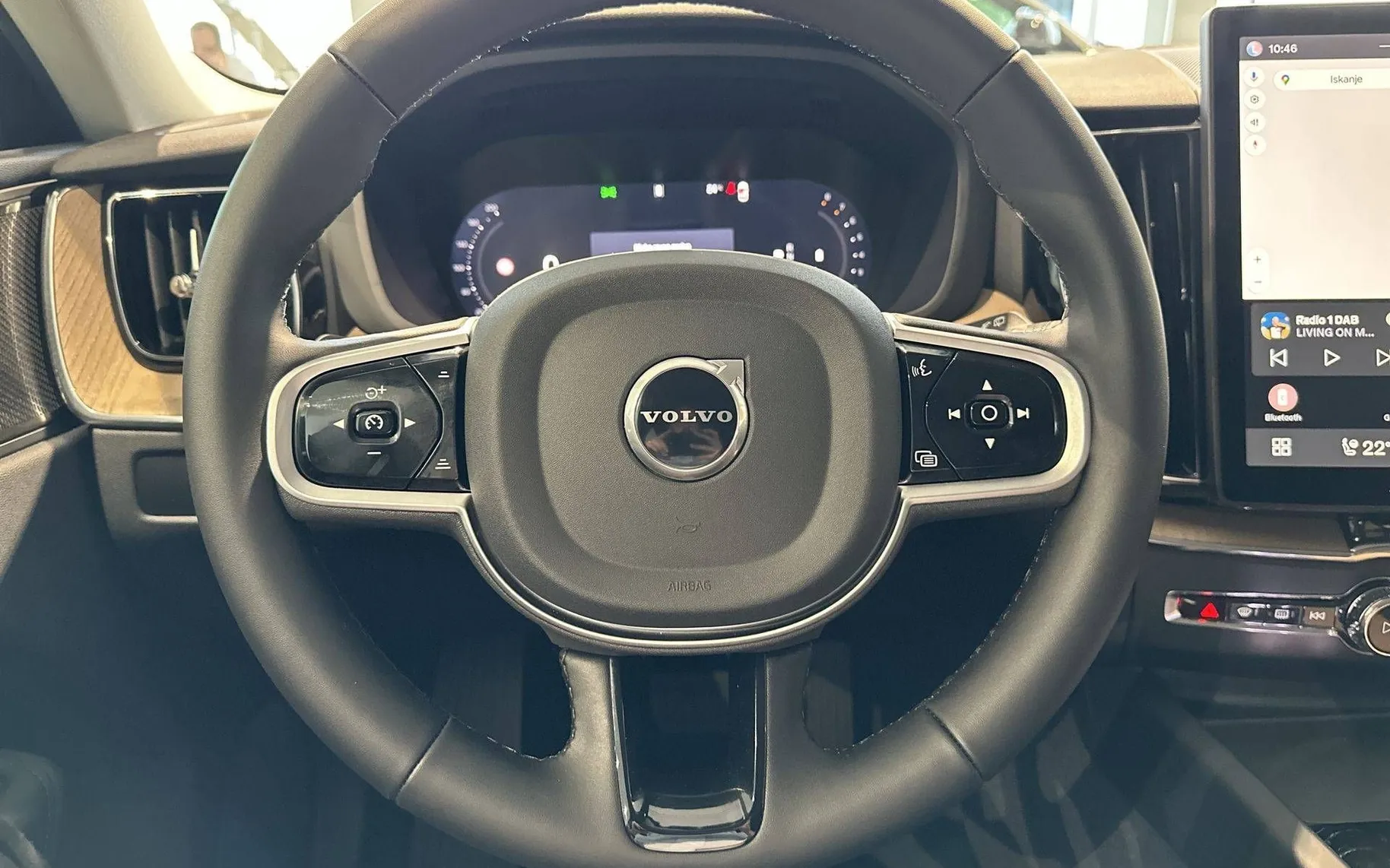 Notranja slika - Volvo XC60 - B5  P  AWD Plus Dark - 15