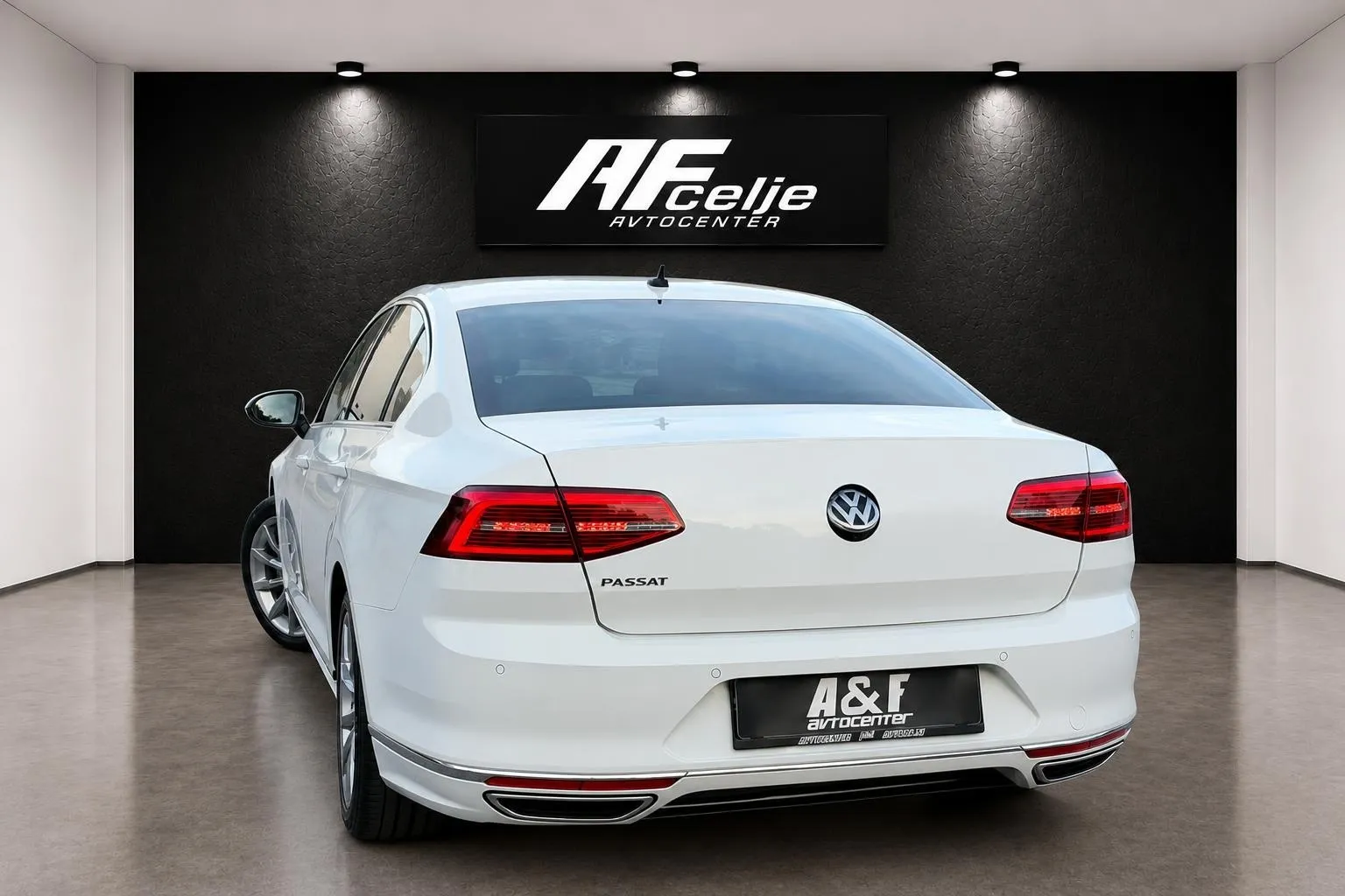 Notranja slika - Volkswagen Passat - 2.0 TDI-R LINE-FUL LED-LIZING ZA TUJCE-ACC-NAVI- - 7