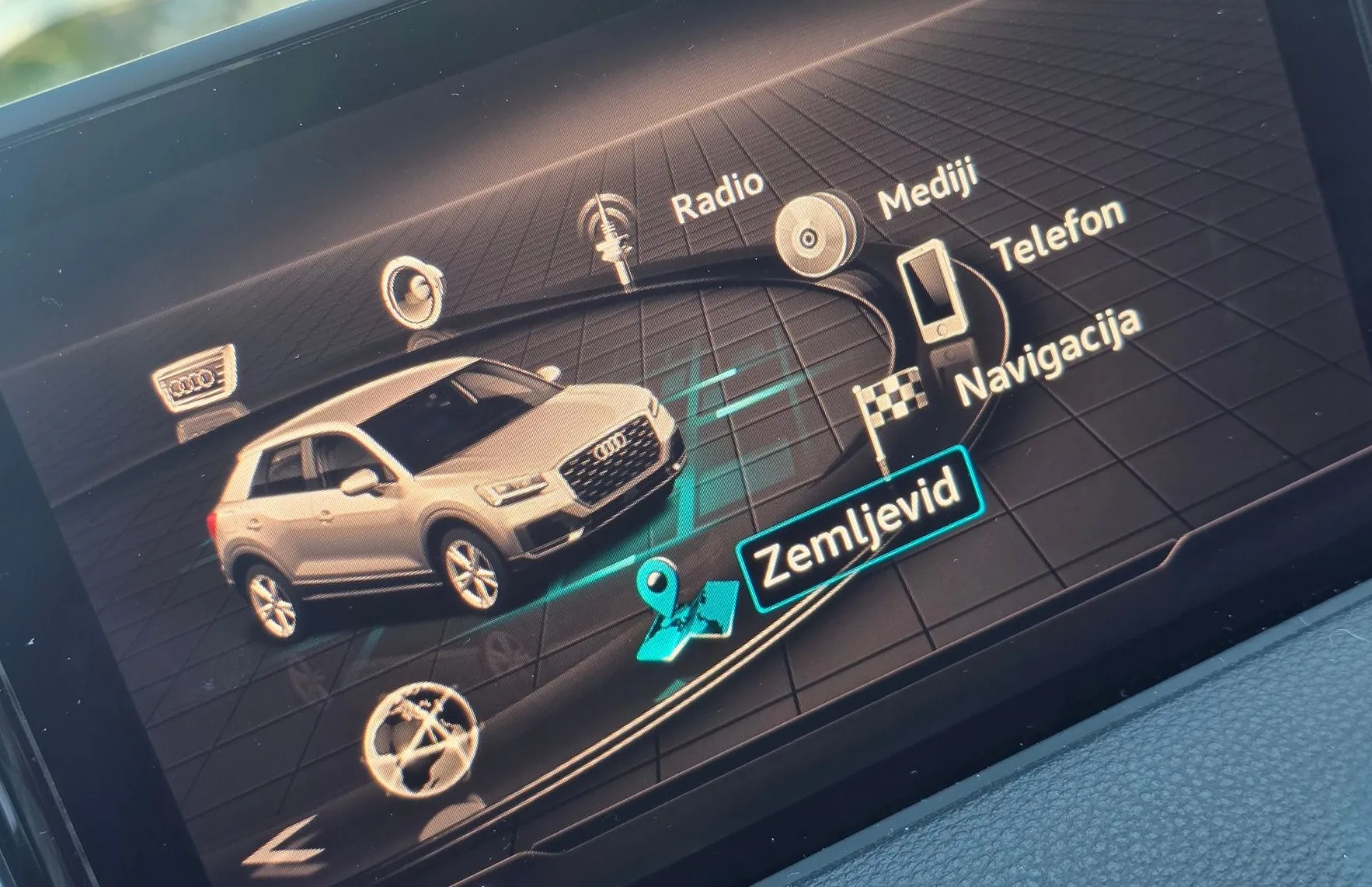Zunanja slika - Audi Q2 - 30 TFSI SPORT LED-ALU PLATIŠČA-NAVI-1.LASTNIK - 16