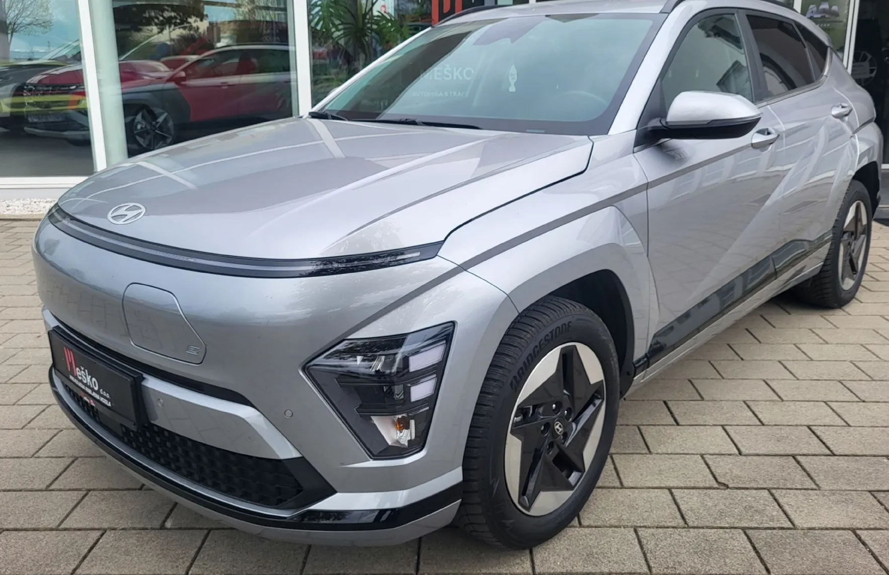 Zunanja slika - Hyundai Kona - EV 48.4 kWh Premium slo-1last-tov.garancija-navi - 1