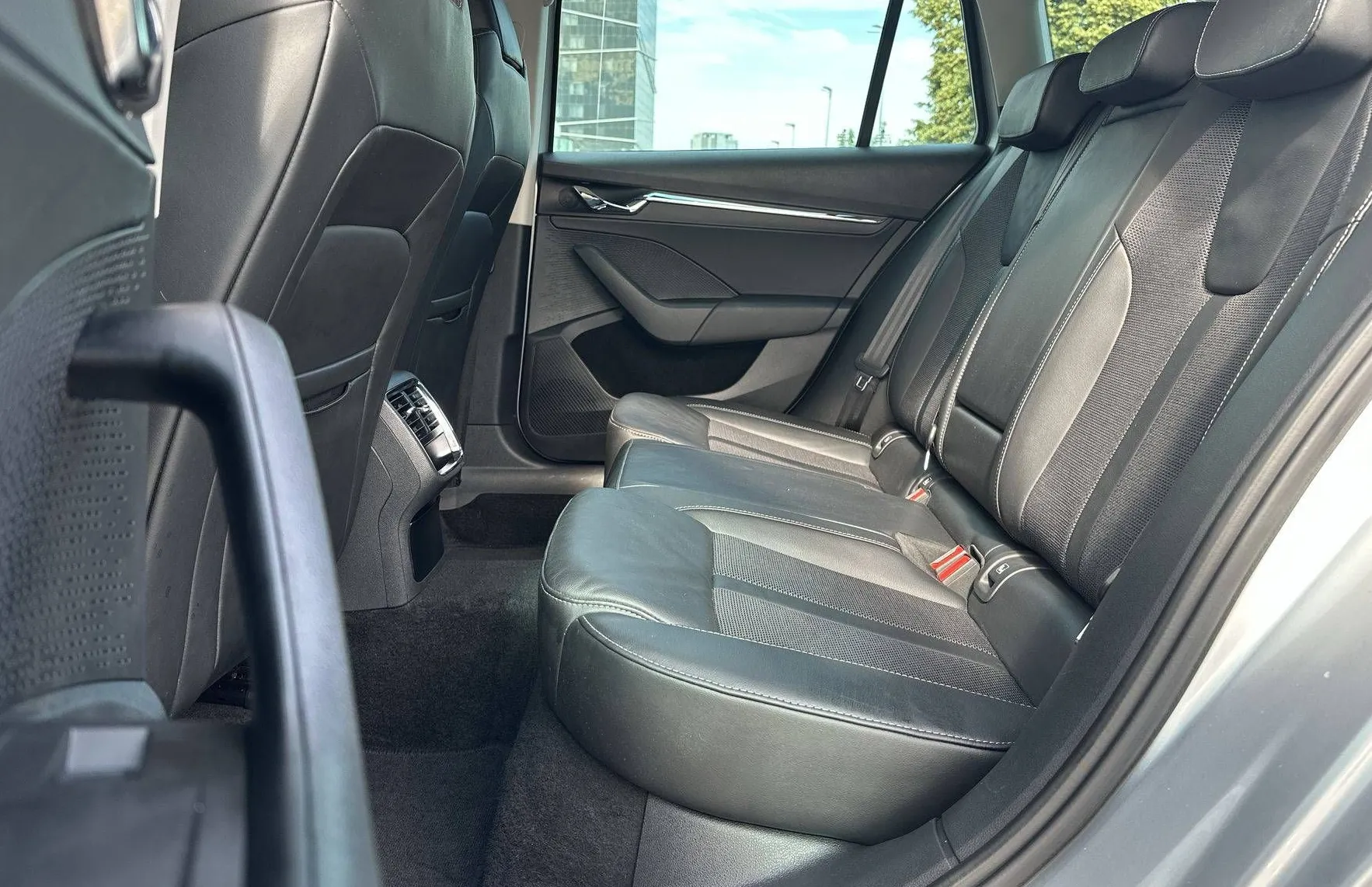 Zunanja slika - Škoda Octavia - Combi 2.0 TDI Style DSG - 11