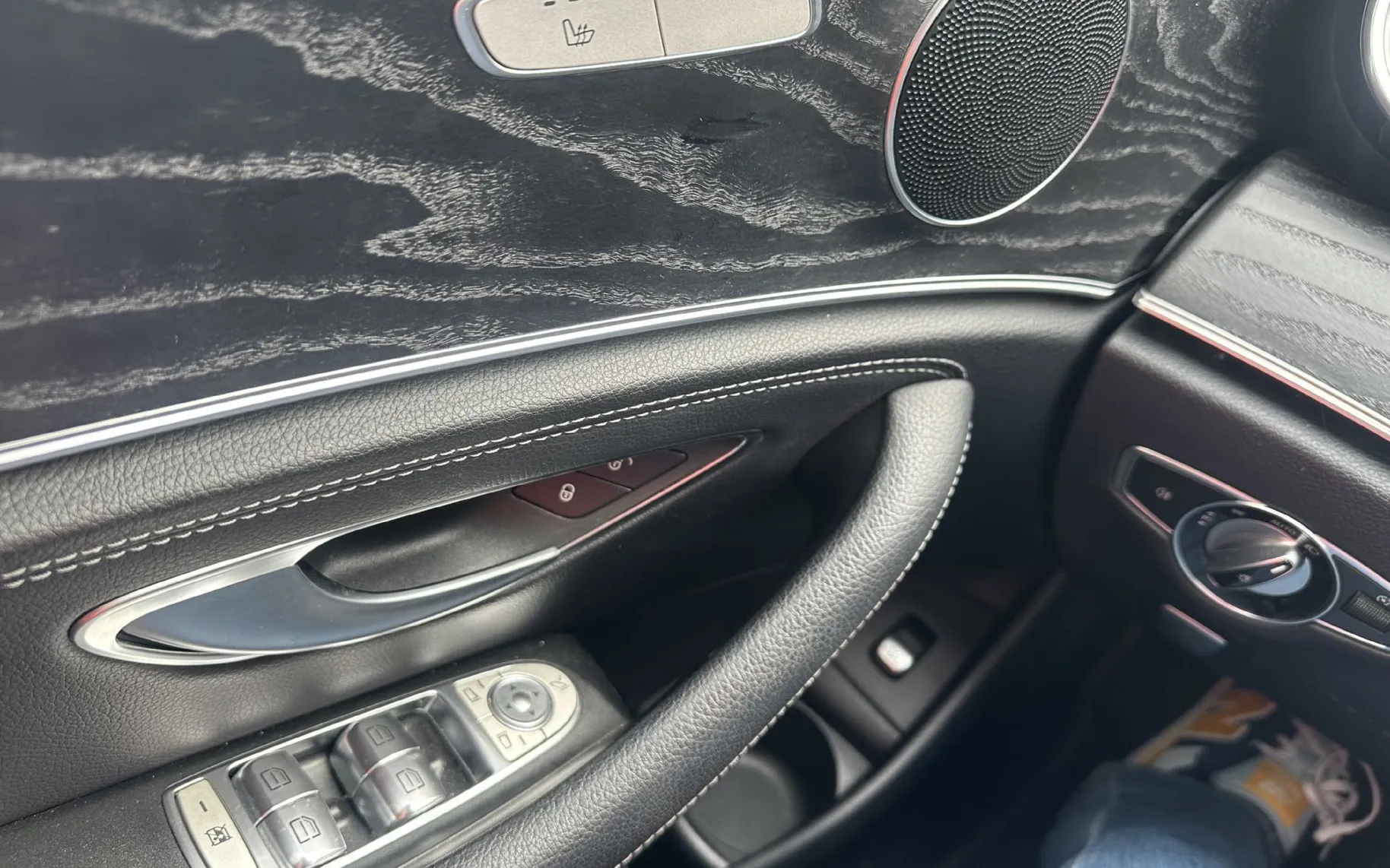 Notranja slika - Mercedes-Benz E-Razred - E 220 d T AMG Line Avt.USNJE.KAMERA.LED.NAVI.KLJUK - 9