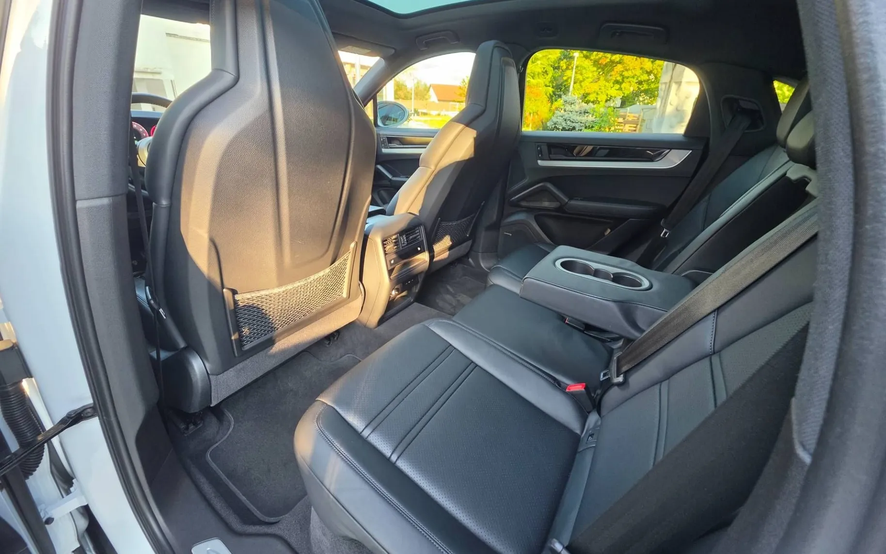 Notranja slika - Porsche Cayenne Coupe - E-Hybrid |MAXTON|SCREEN|PANO|ZRAK|ALU22|VRHUNSKI| - 10