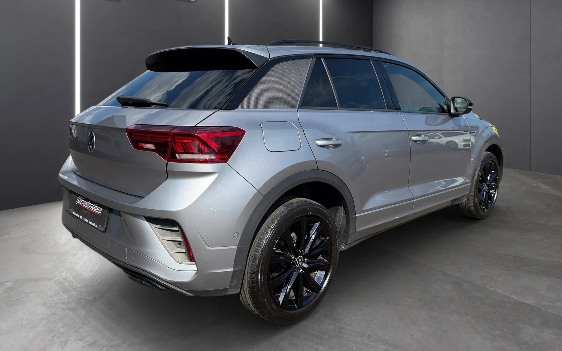 Zunanja slika - Volkswagen T-Roc - 1.5 TSI BMT R-Line-SLO-IQ Light-Mrtvi kot-Vzv.kam - 3