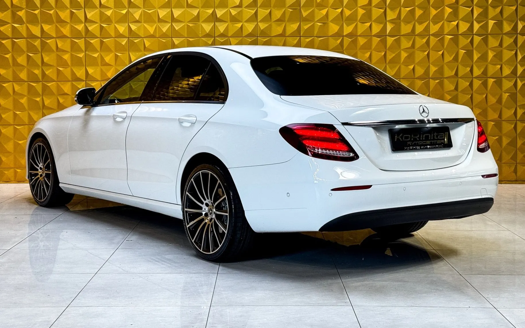 Notranja slika - Mercedes-Benz E-Razred - E200d AUT. KLJUKA-KAMERA-GRETJE-NAVI-TEMP... - 9