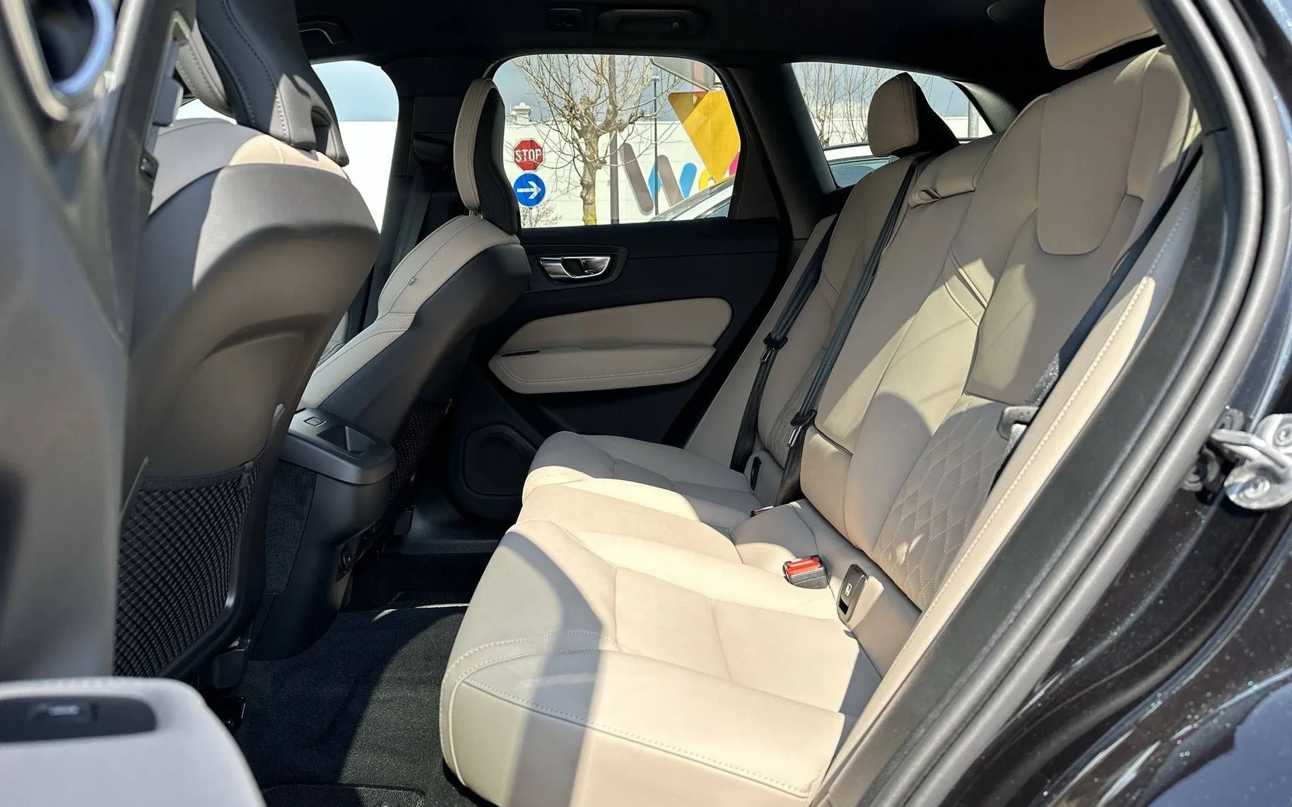 Notranja slika - Volvo XC60 - B5 P AWD Plus Dark Avt - 11