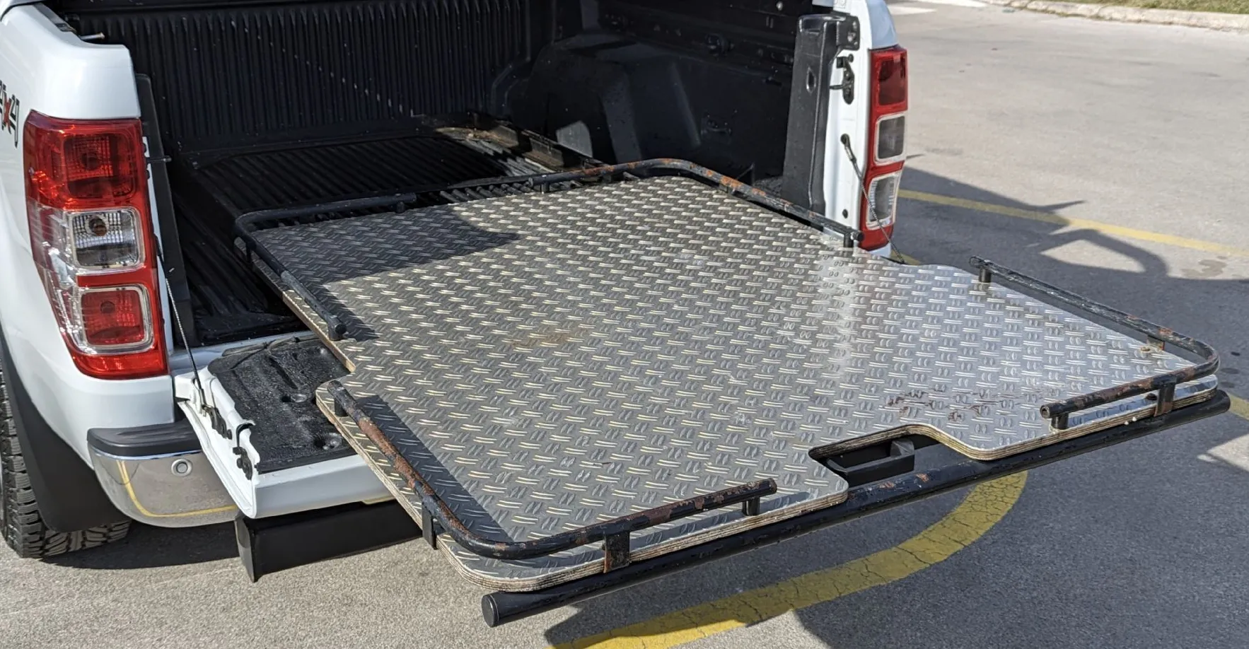 Zunanja slika - Ford Ranger - 2.2 TDCi 118 kW 4X4 LIMITED - FRENK - IZVLEČNO DNO - 11