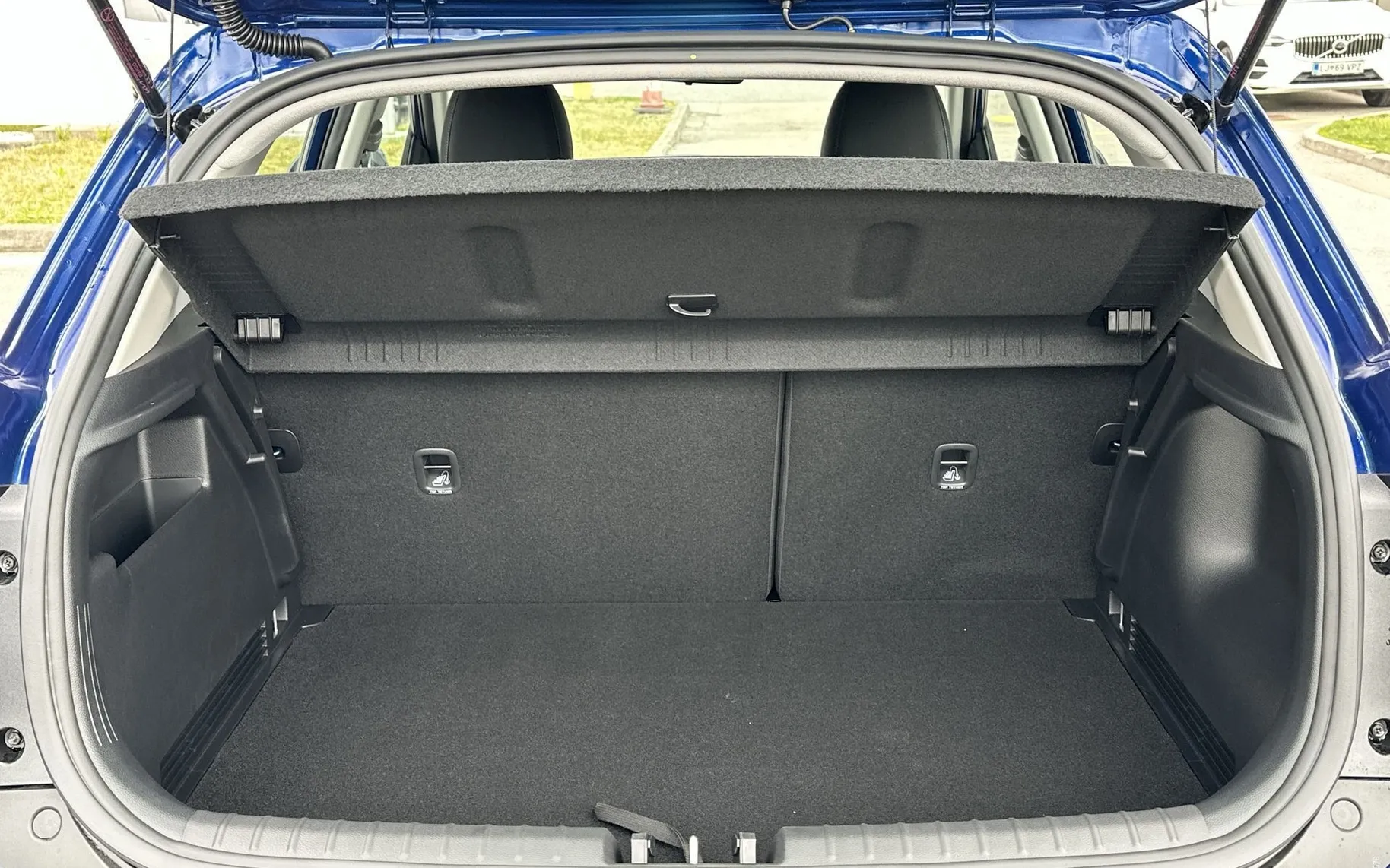 Notranja slika - KIA Stonic - 1.0 T-GDi LX Life DCT... - 14