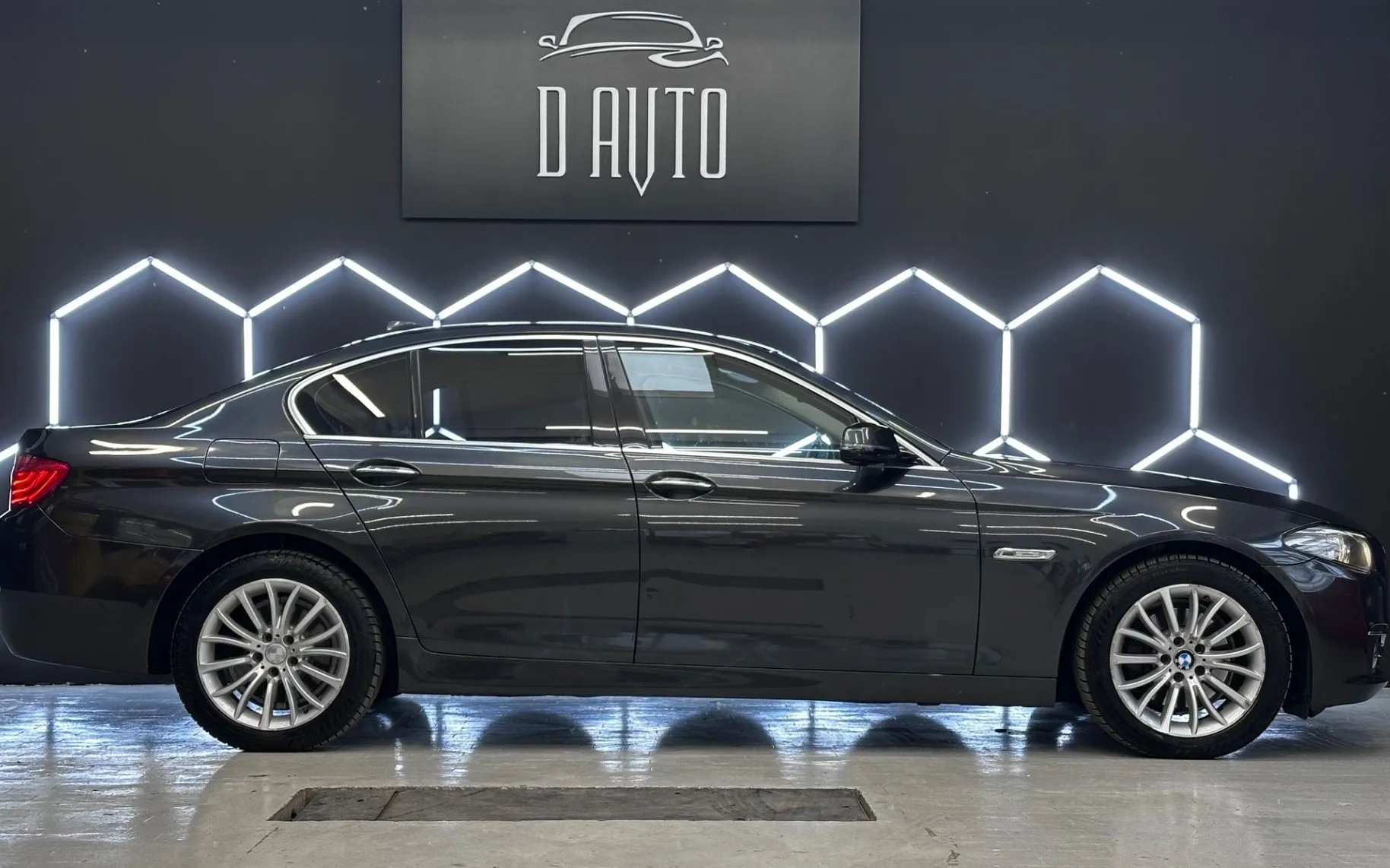 Zunanja slika - BMW serija 5: - 525d VIRTUAL+HUD+V.NAVI+MEMORY+MRTVI KOT+ACC+L.AS - 5