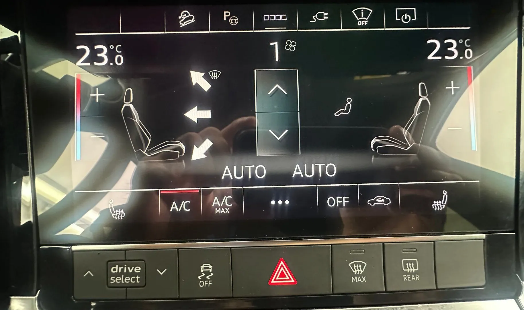 Zunanja slika - Audi e-tron - 55 quattro S line.NEMŠKI+4ALU.KAMERA.USNJE.KLJUKA - 4