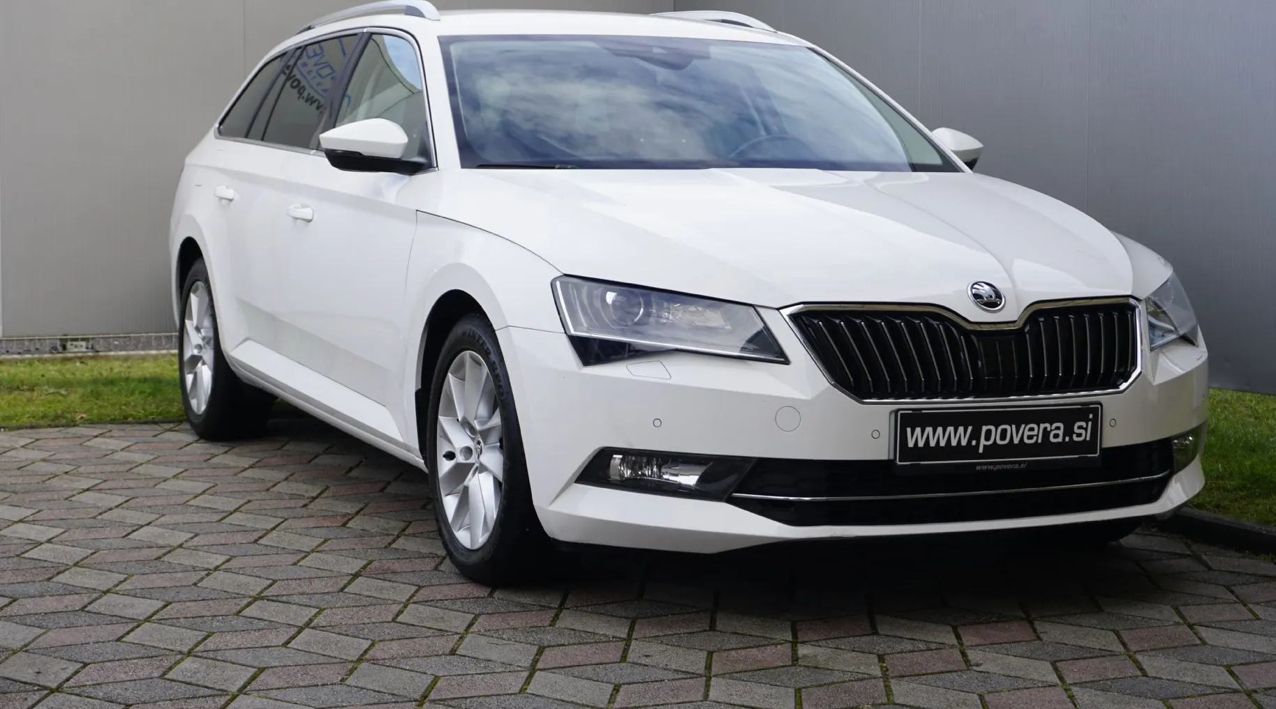 Zunanja slika - Škoda Superb - 2.0 TDI Style Combi  110 kW+Xenon+Memory+ACC+Kamer - 1