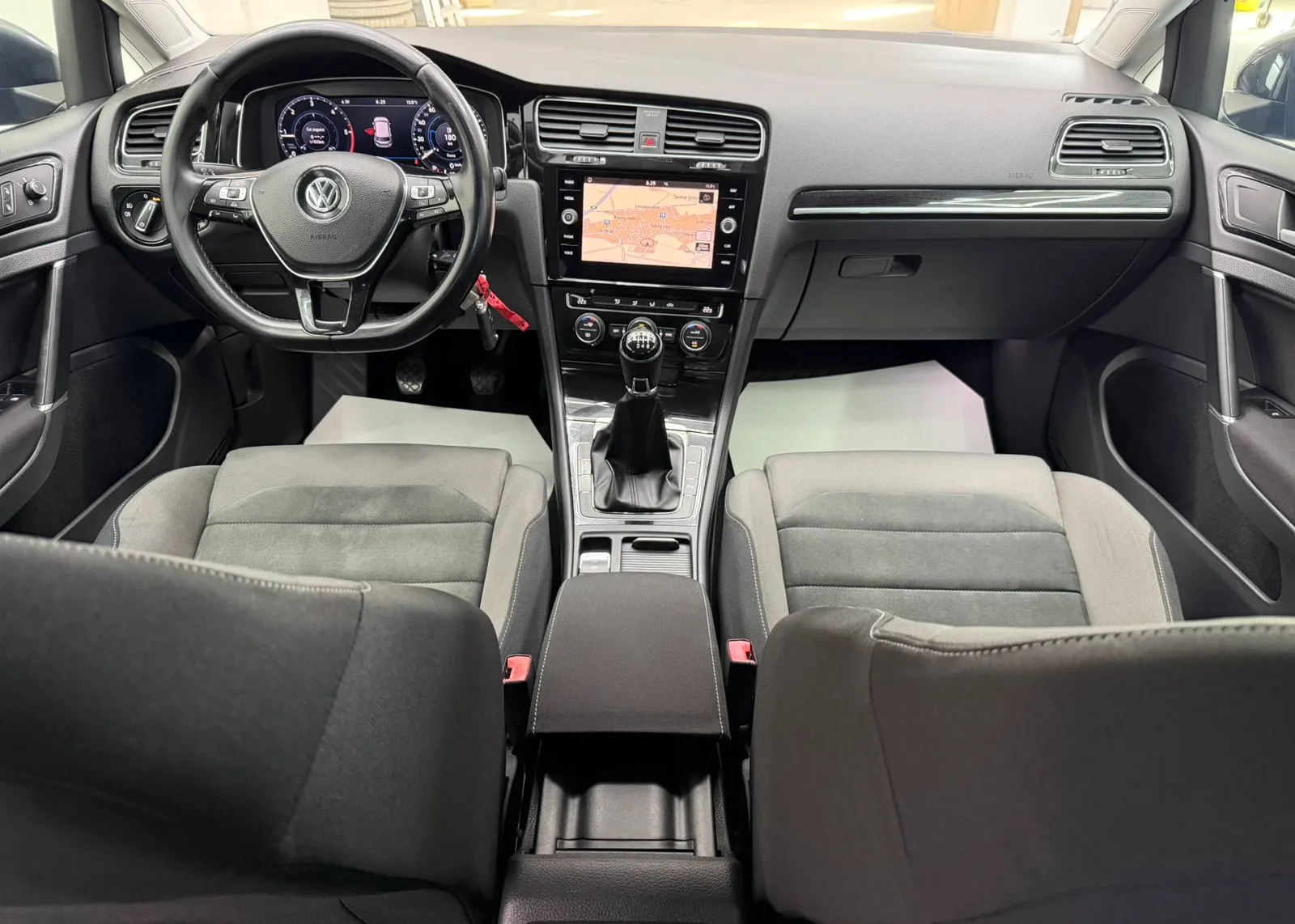 Zunanja slika - VW Golf - 2,0 TDI BMT 40 let - 4