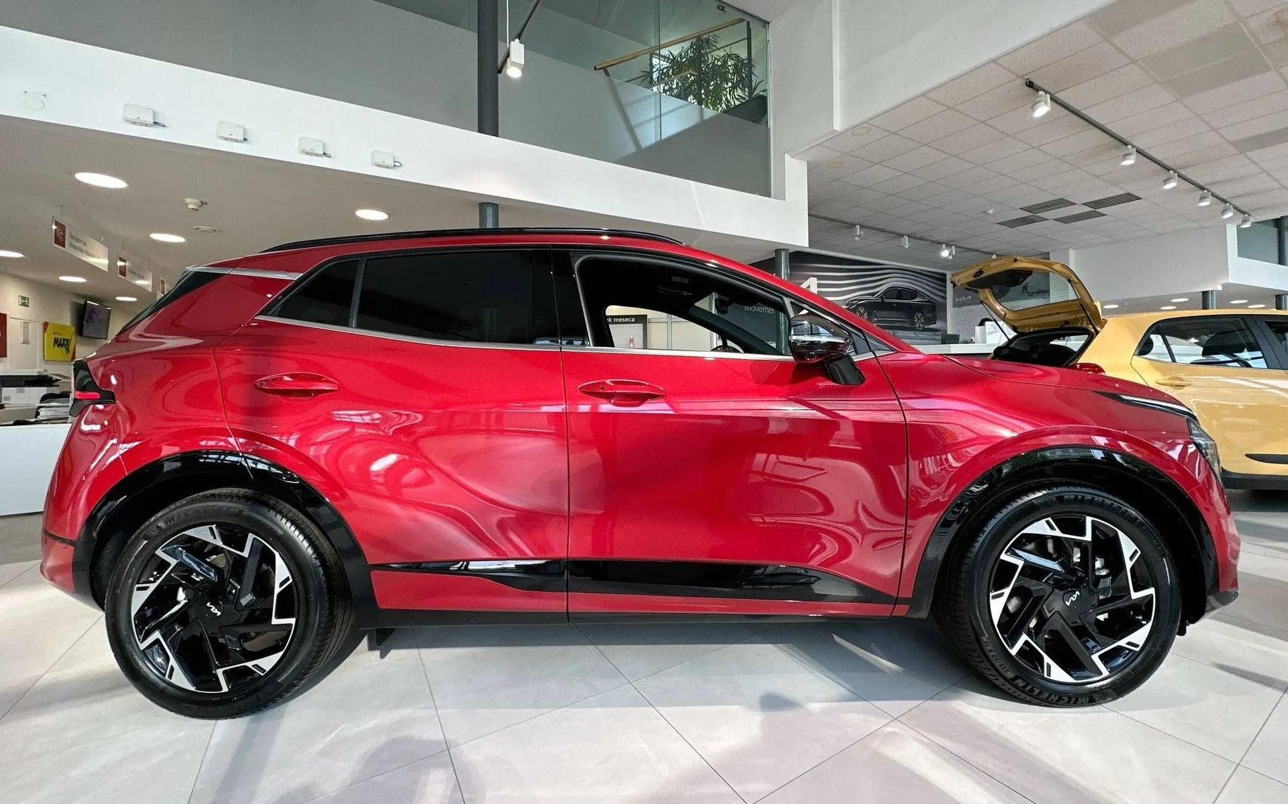 Notranja slika - KIA Sportage - 1.6 T-GDi HEV GT-Line 2WD AT ... - 8