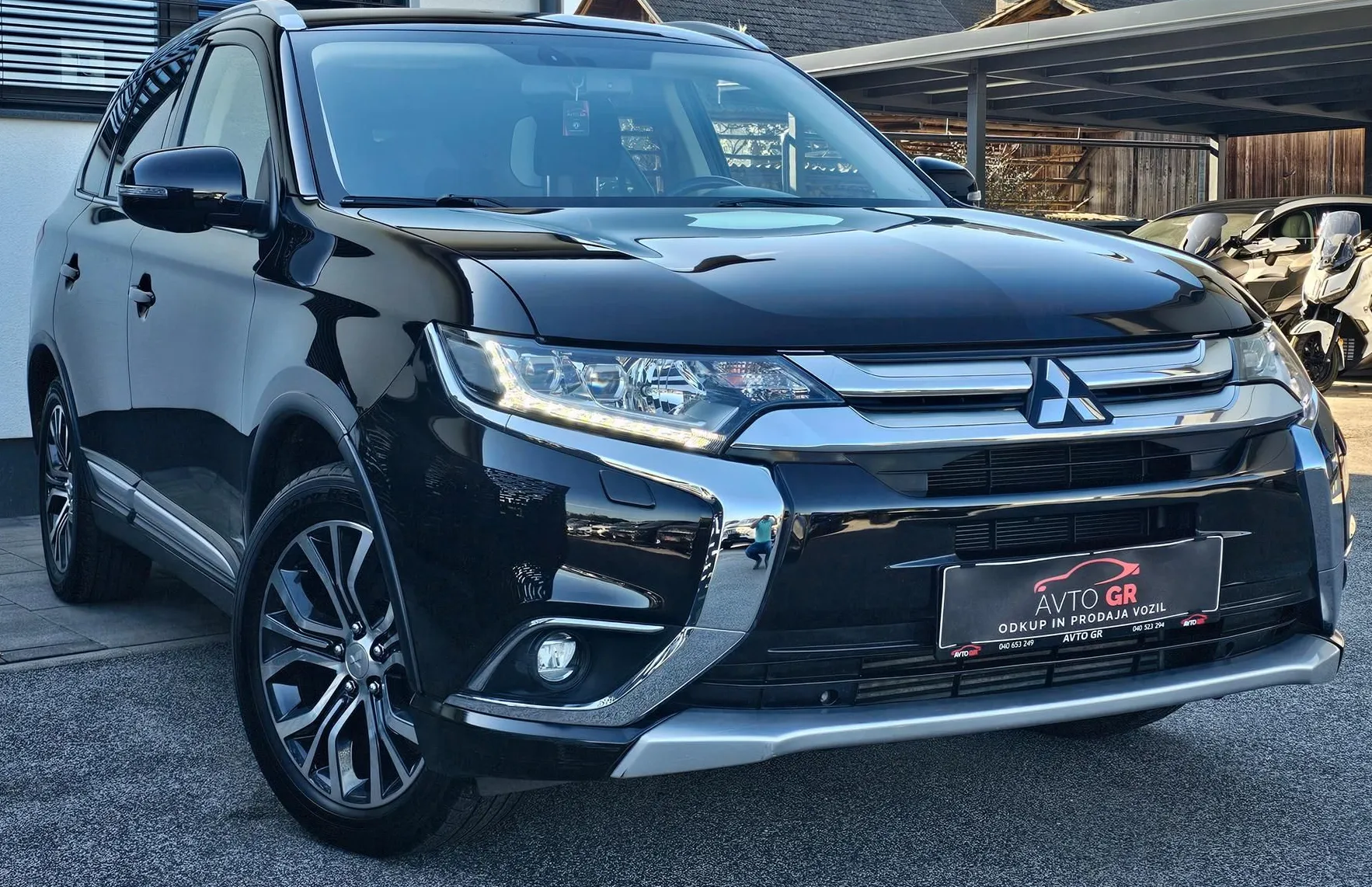 Zunanja slika - Mitsubishi Outlander - 4WD 2.2 DI-D Instyle+ Avt.-le 104.000km-Odličen- - 8