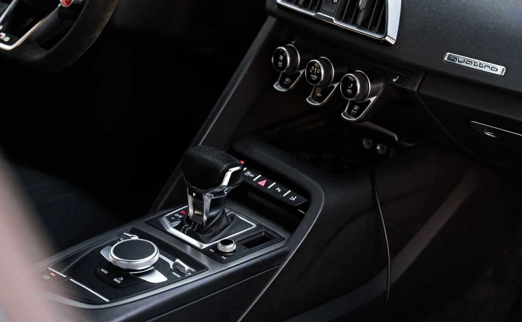Zunanja slika - Audi R8 - Quattro - Keyless - Ogrevani sedeži - LED - 20col - 16