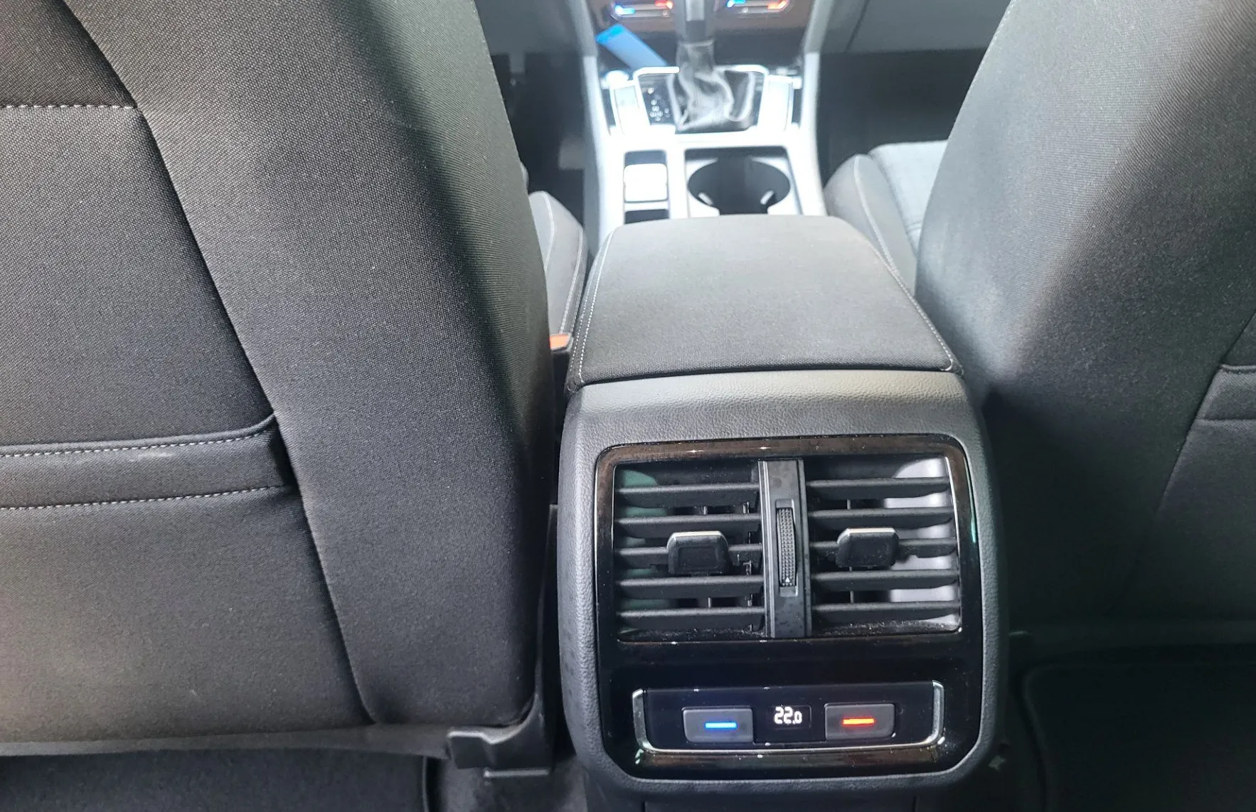 Zunanja slika - Volkswagen Passat - Variant 2.0 TDI DSG-ale-pdc-acc-radar-navi-led-kamera - 18