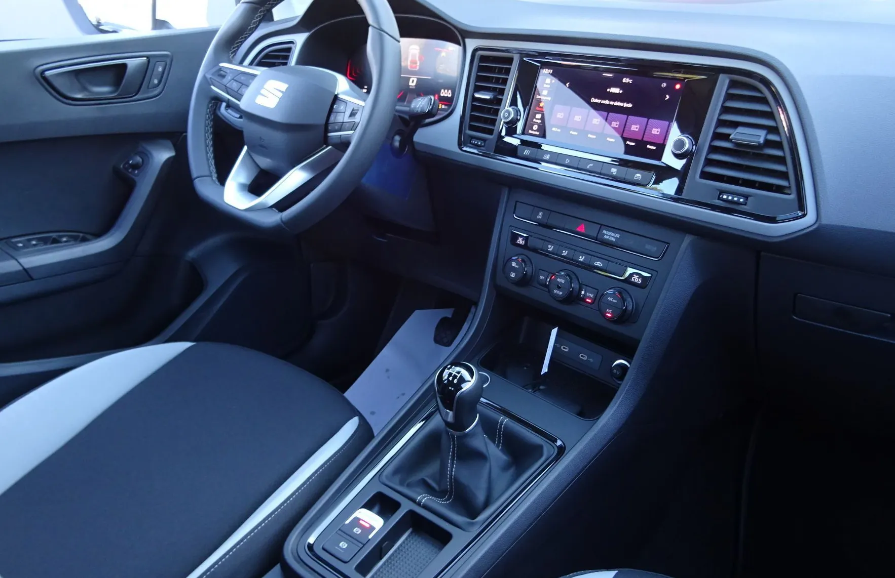 Zunanja slika - Seat Ateca - 1.0 TSI  HOLA 116KM - CELOETNE PNEVMATIKE - - 11