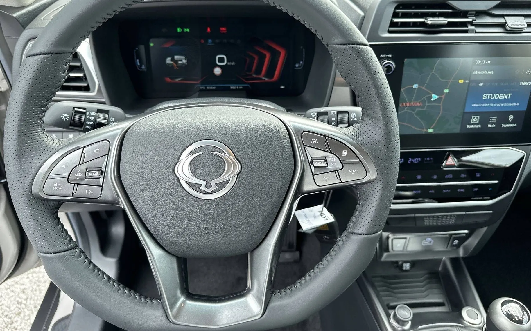 Notranja slika - SsangYong Tivoli - 1.5 T-GDi Fresh 2WD M T... - 13