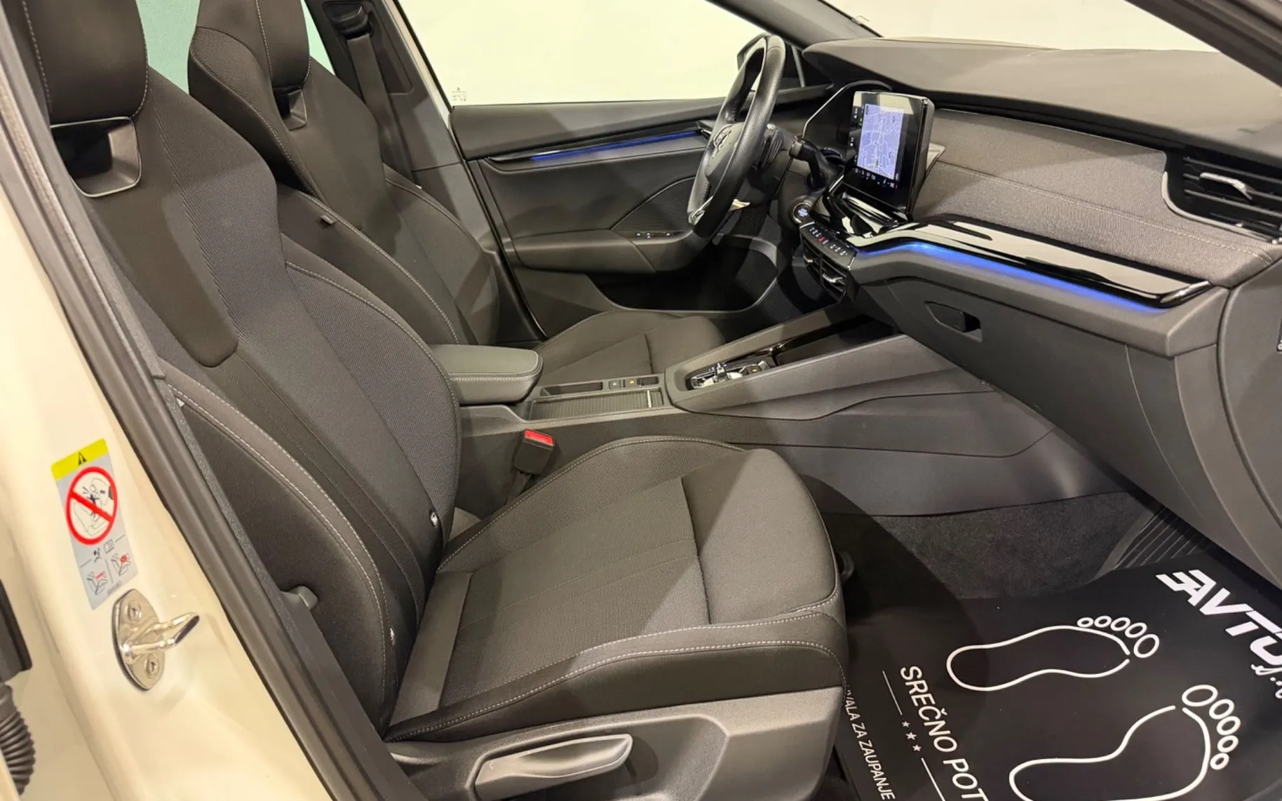 Notranja slika - Škoda Octavia - 2.0 TDI-SPORTLINE-VIRTUAL-PANO-MATRIX-KAMERA-DSG - 11