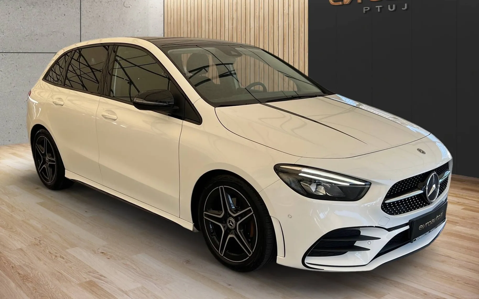 Zunanja slika - Mercedes-Benz B-Razred - B 200 d Aut•AMG Line•1LASTNIK•KAMERA•PDC•... - 3