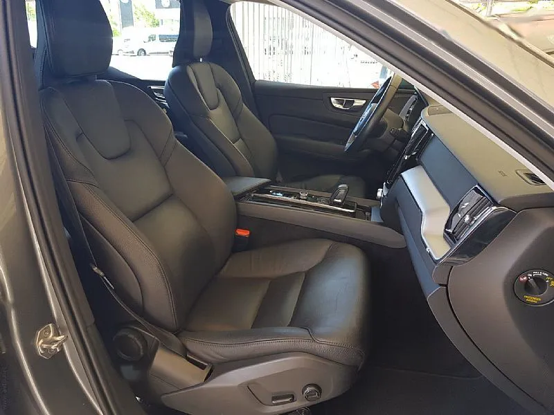 Zunanja slika - Volvo XC60 - B4D AWD Momentum Avt. JAMSTVO - 10