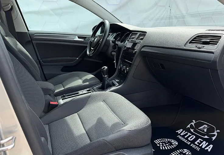Zunanja slika - VW Golf - 1.0 TSI - LED - VELIK EKRAN - ALU15 - GRETJE SED. - 9