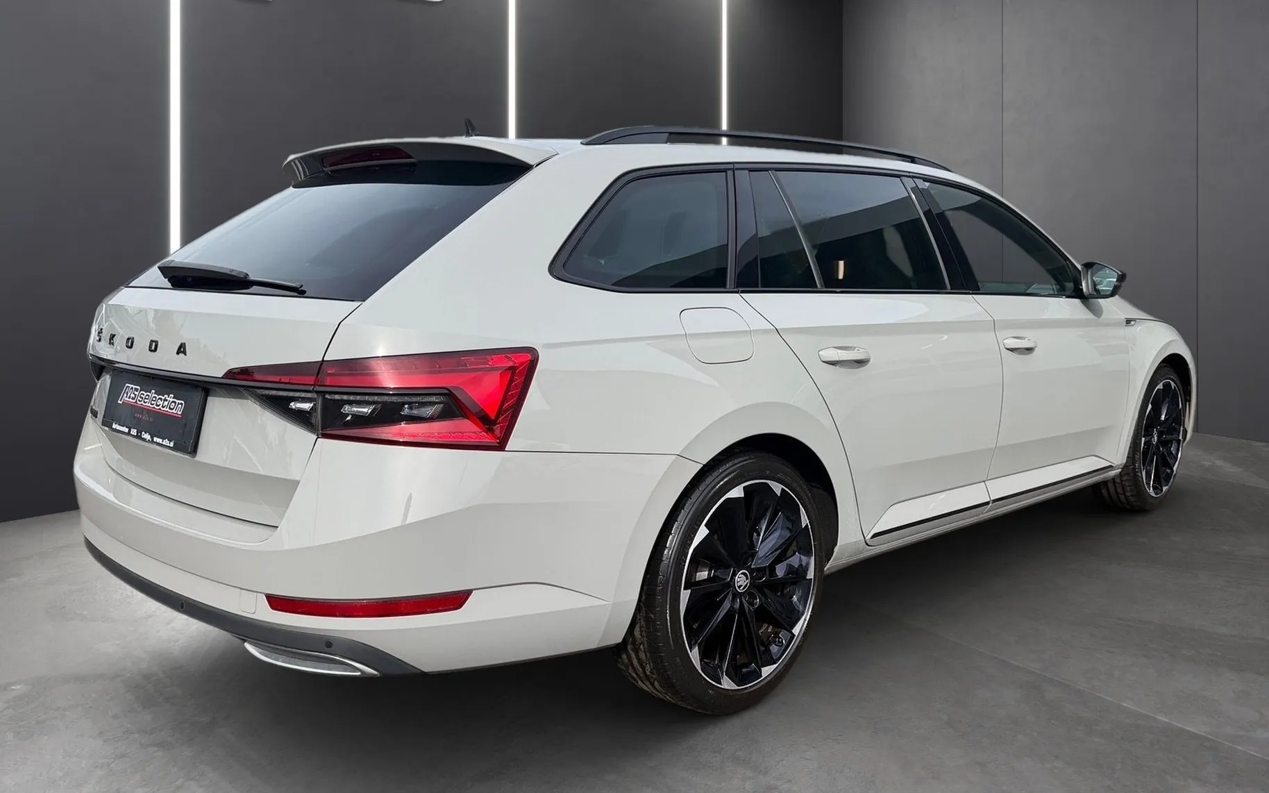 Zunanja slika - Škoda Superb - Combi 2.0 TDI Sportline DSG-19 col-Matrix-Canton - 3