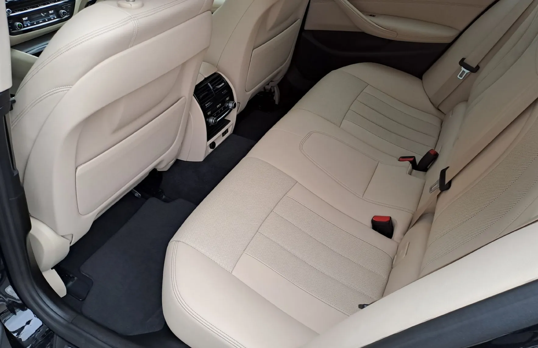 Zunanja slika - BMW Serija 5 - Touring: 520d  AT - 7