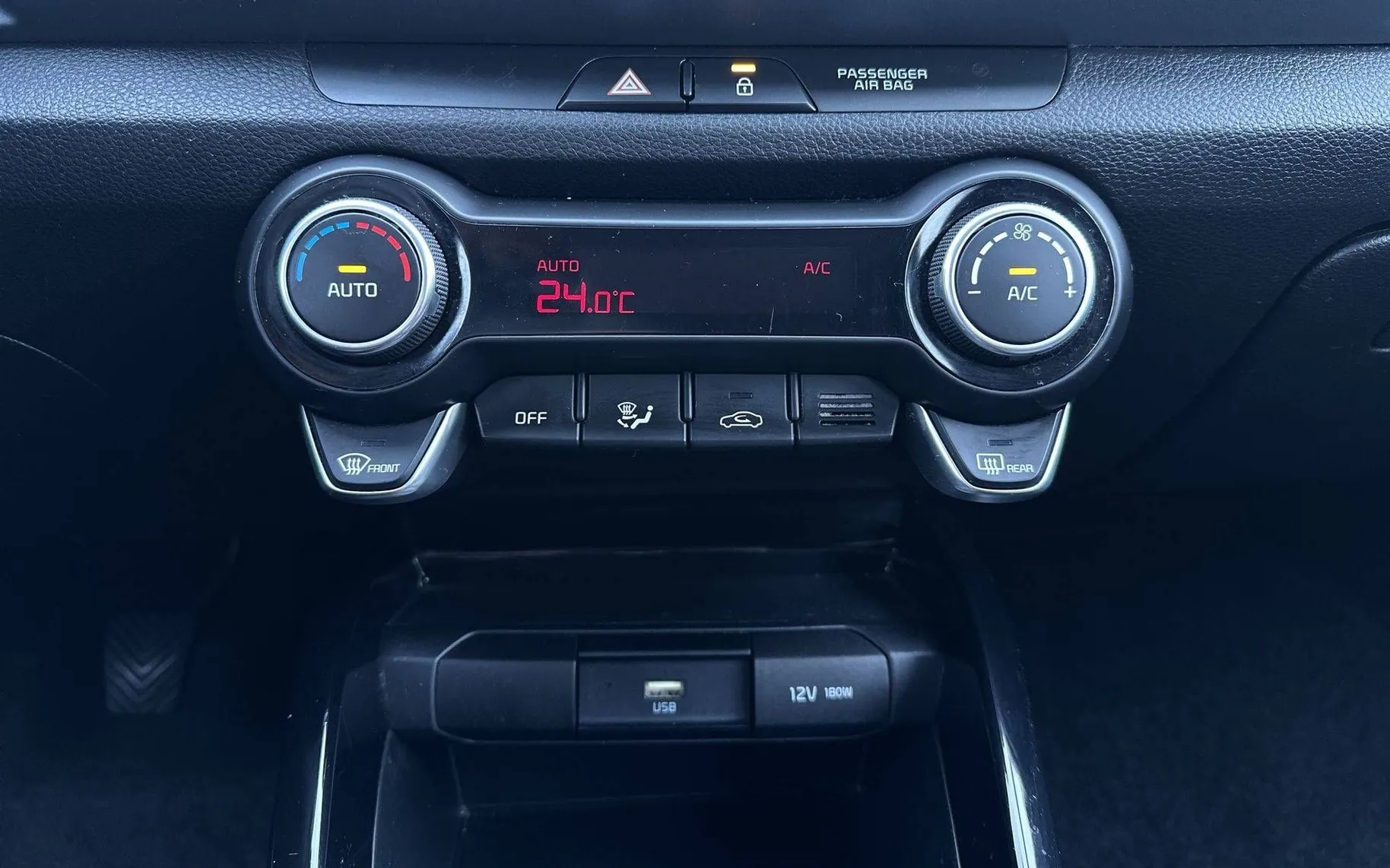 Notranja slika - KIA Stonic - 1.2 DPI LX Urban ISG - 19