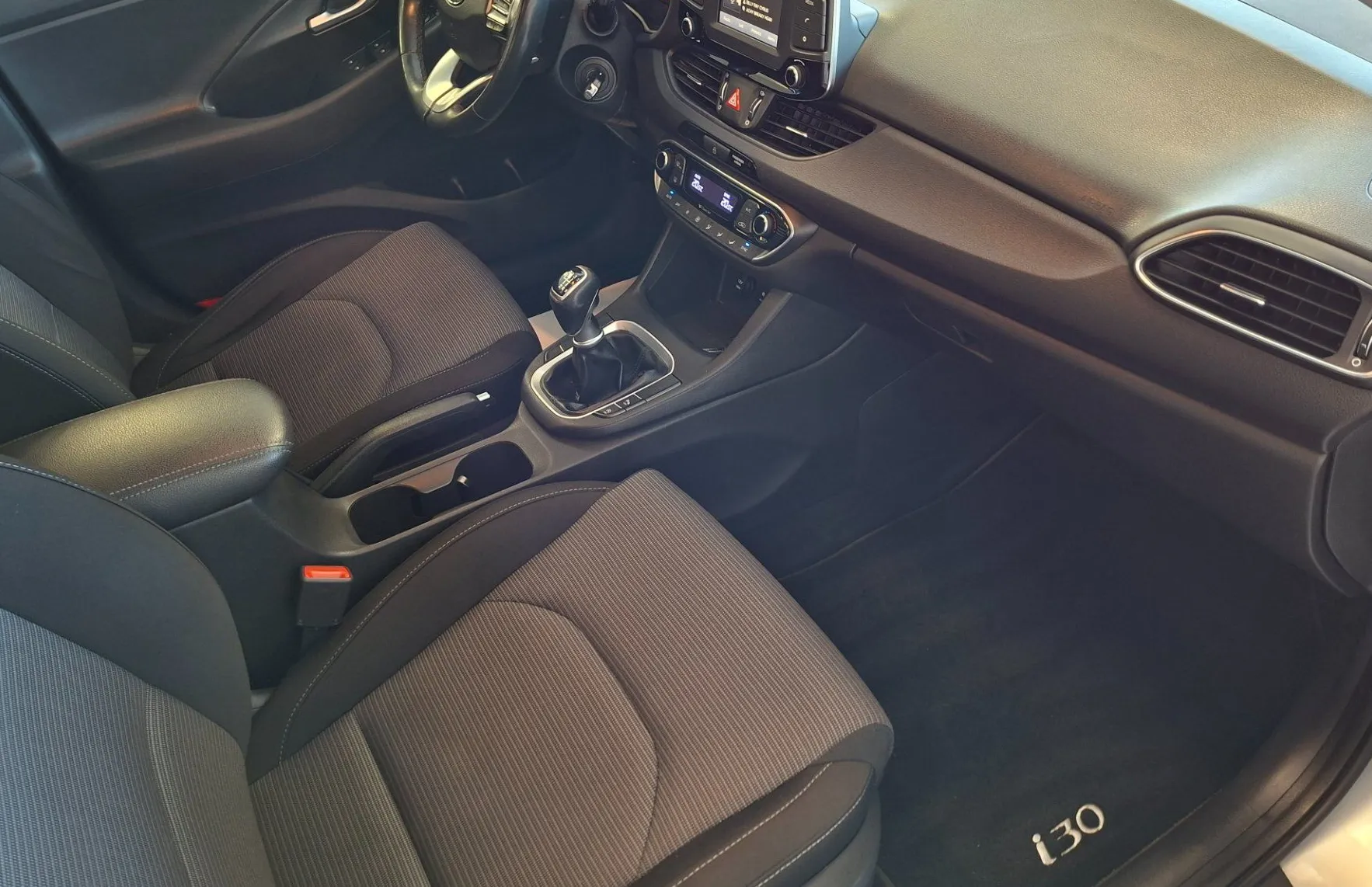 Zunanja slika - Hyundai i30 - 1.6 CRDi 110 Style-1.LASTNIK-SLO-LED-KAMERA-PDC- - 9