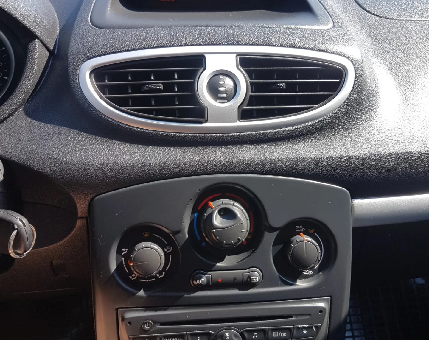Zunanja slika - Renault Clio - 1,5 dCi Dynamique - 15