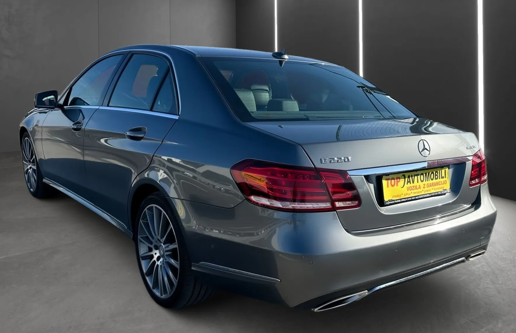 Zunanja slika - Mercedes-Benz E-Razred - 220 ELEGANCE XENON NAVI PDC KAMERA GRETJE SEDEŽEV - 5