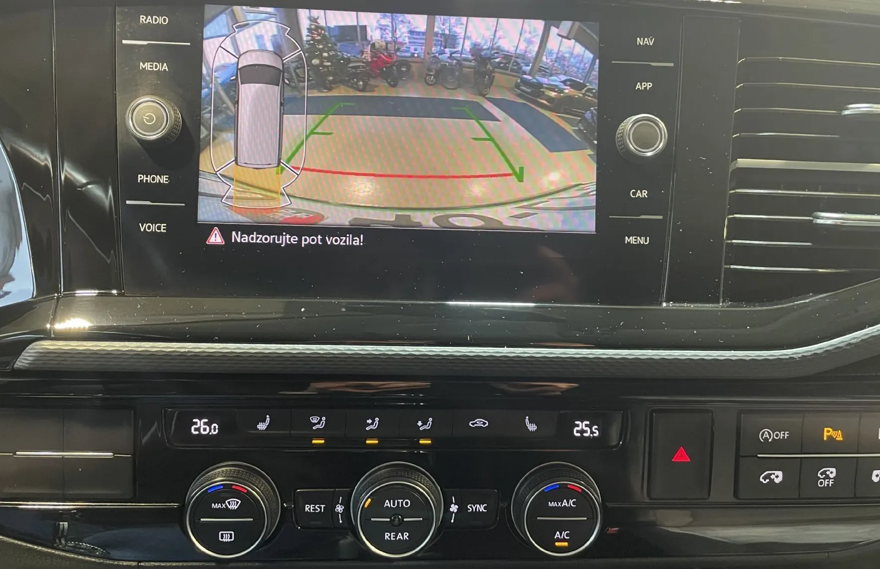 Zunanja slika - VW Multivan - SLO-LED-ALCANTARA-KMAERA-RADAR-NAVI-DVOJNA VRATA - 10