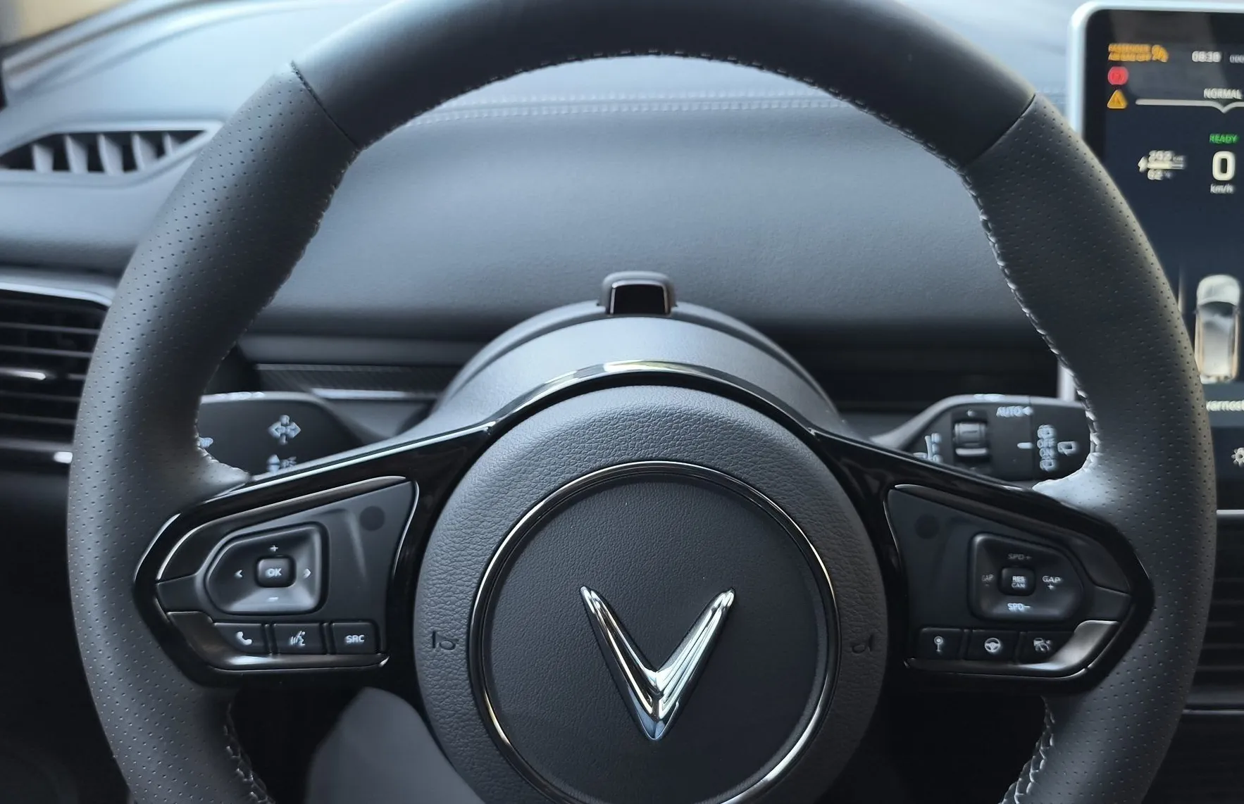 Zunanja slika - Vinfast VF8 - 87.7 kWh AWD ECO-350PS AWD-POLNILNICA-ZALOGA - 11