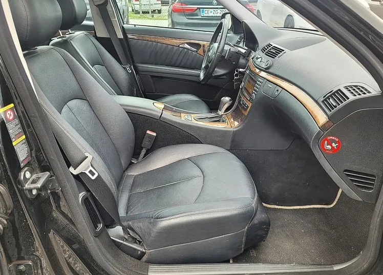 Zunanja slika - Mercedes-Benz E-Razred - E 350 4matic CLASSIC - 8