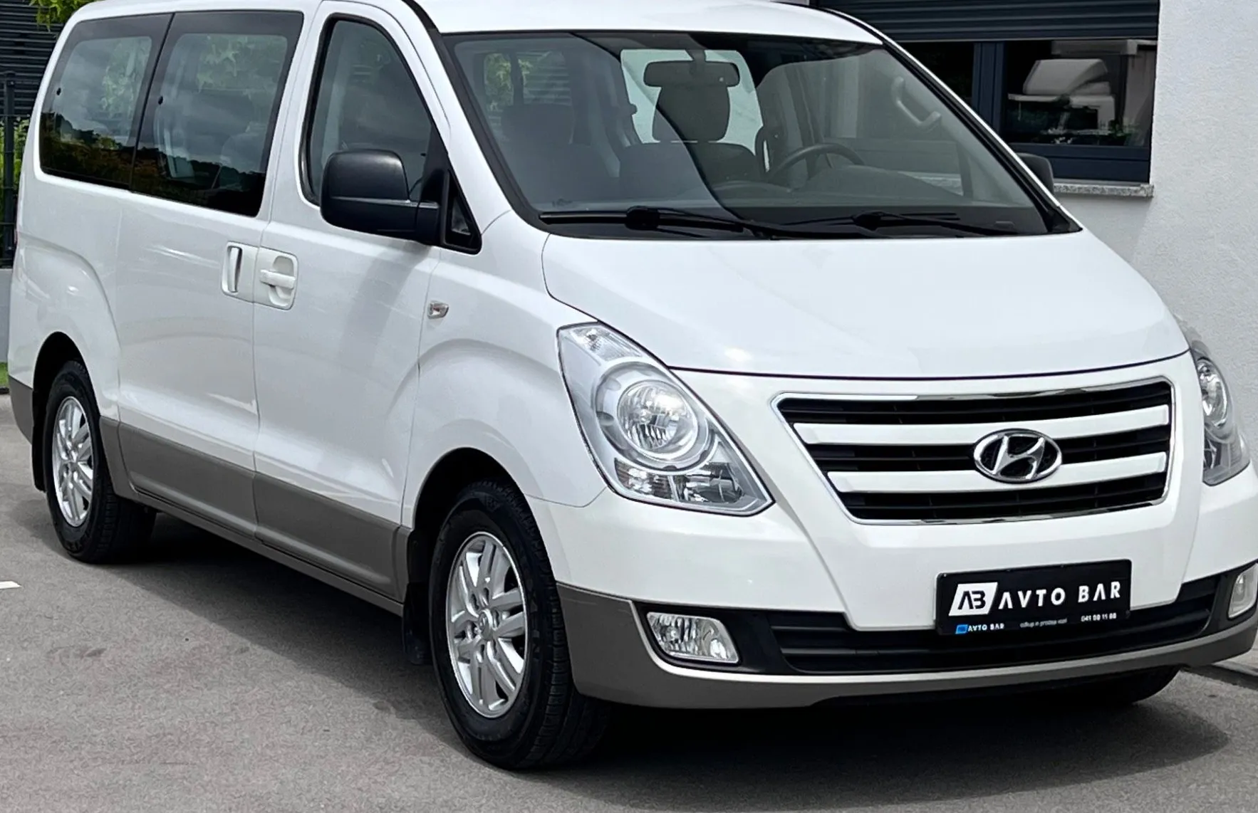 Zunanja slika - Hyundai H-1 - 2.5 CRDi+8SED+R.KAMERA+NAVI+3CONSKA KLIMA... - 1