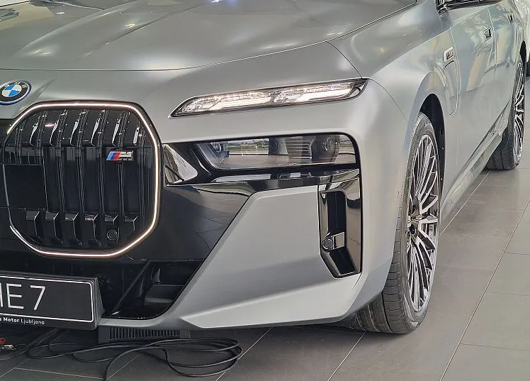 Zunanja slika - BMW Serija 7 - : M760e xDrive M Sport - Performance - 7