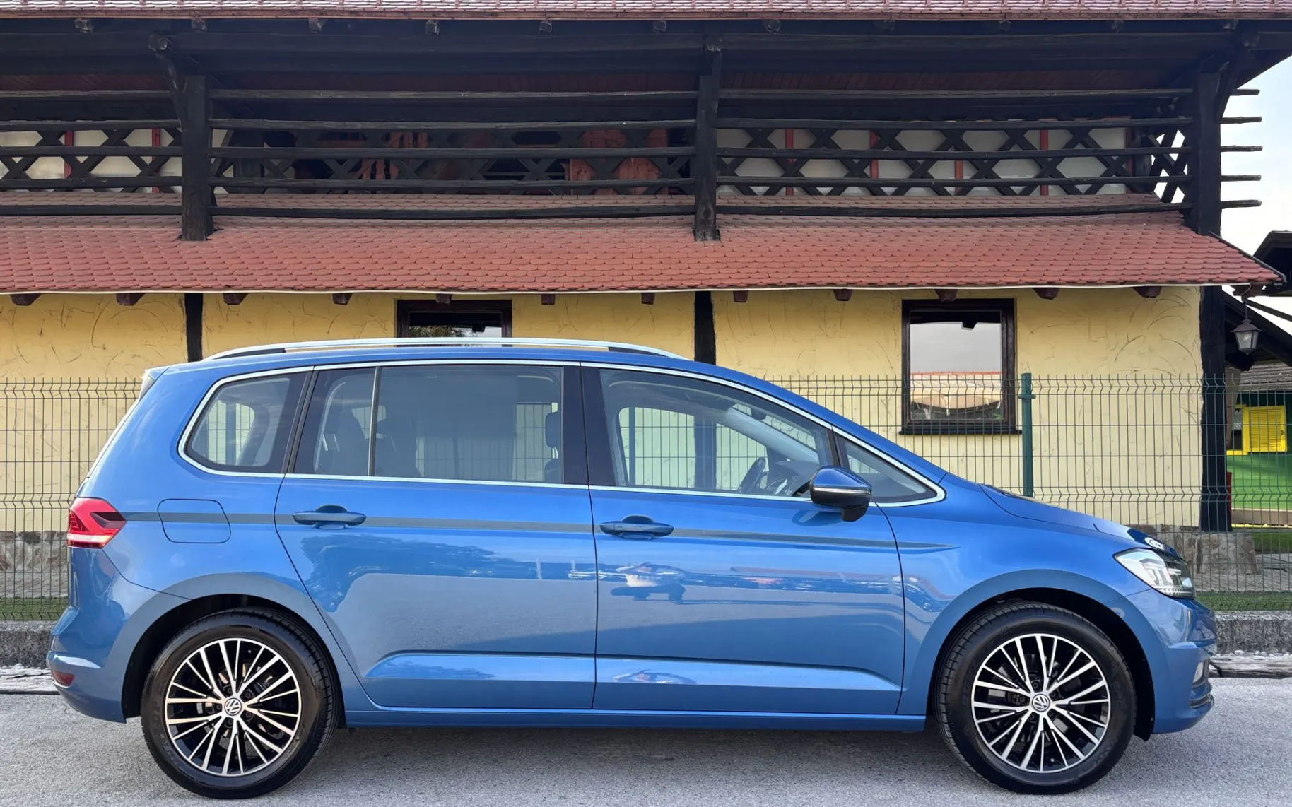 Zunanja slika - Volkswagen Touran - 2.0 TDI HIGHLINE - 6