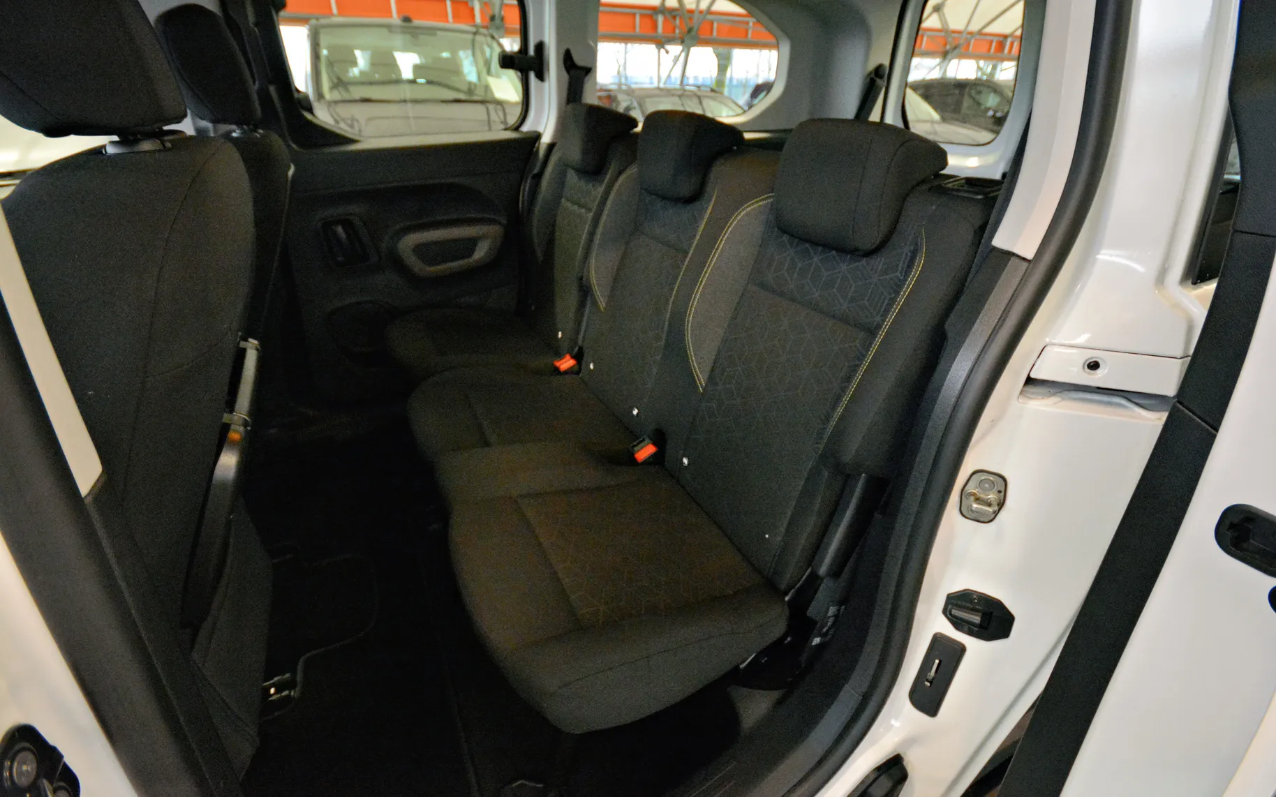 Zunanja slika - Peugeot Rifter - 1.5 BlueHDI 131KM NAVI-PDC-APP CONNECT-VELIKI SERV - 12