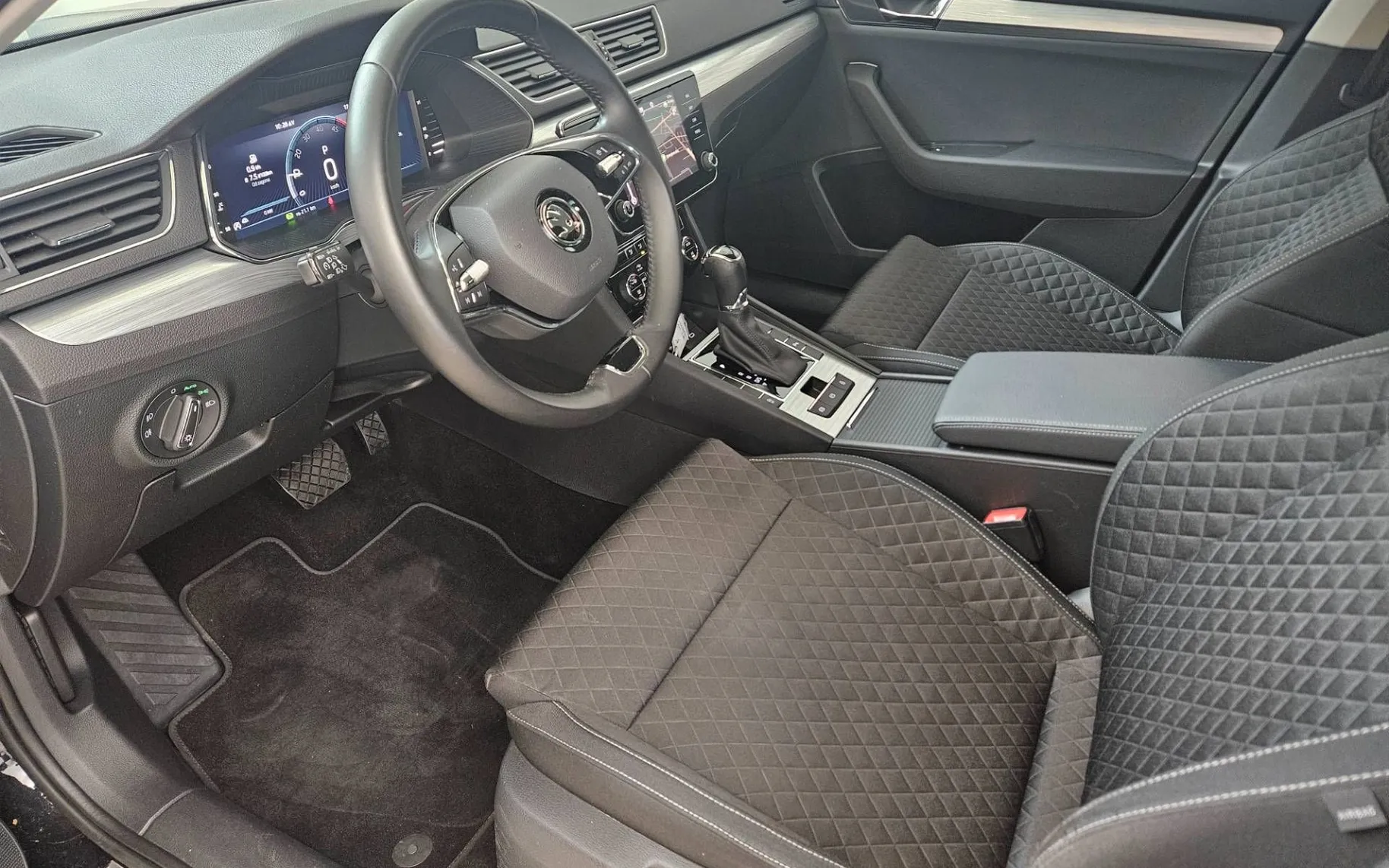 Zunanja slika - Škoda Superb - 2.0 TDI Ambition Combi DSG 110 kW - 5