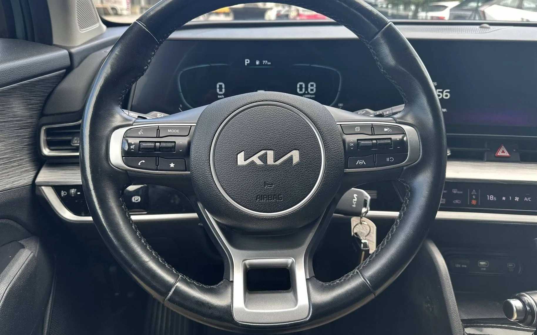 Notranja slika - KIA Sportage - 2WD 1.6 T-GDI MHEV LX Fresh ISG DCT - 14