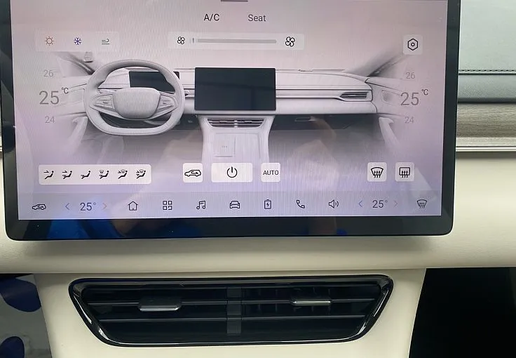 Zunanja slika - Forthing S7 - 56.8 kWh 154 kW 210 KM - 9