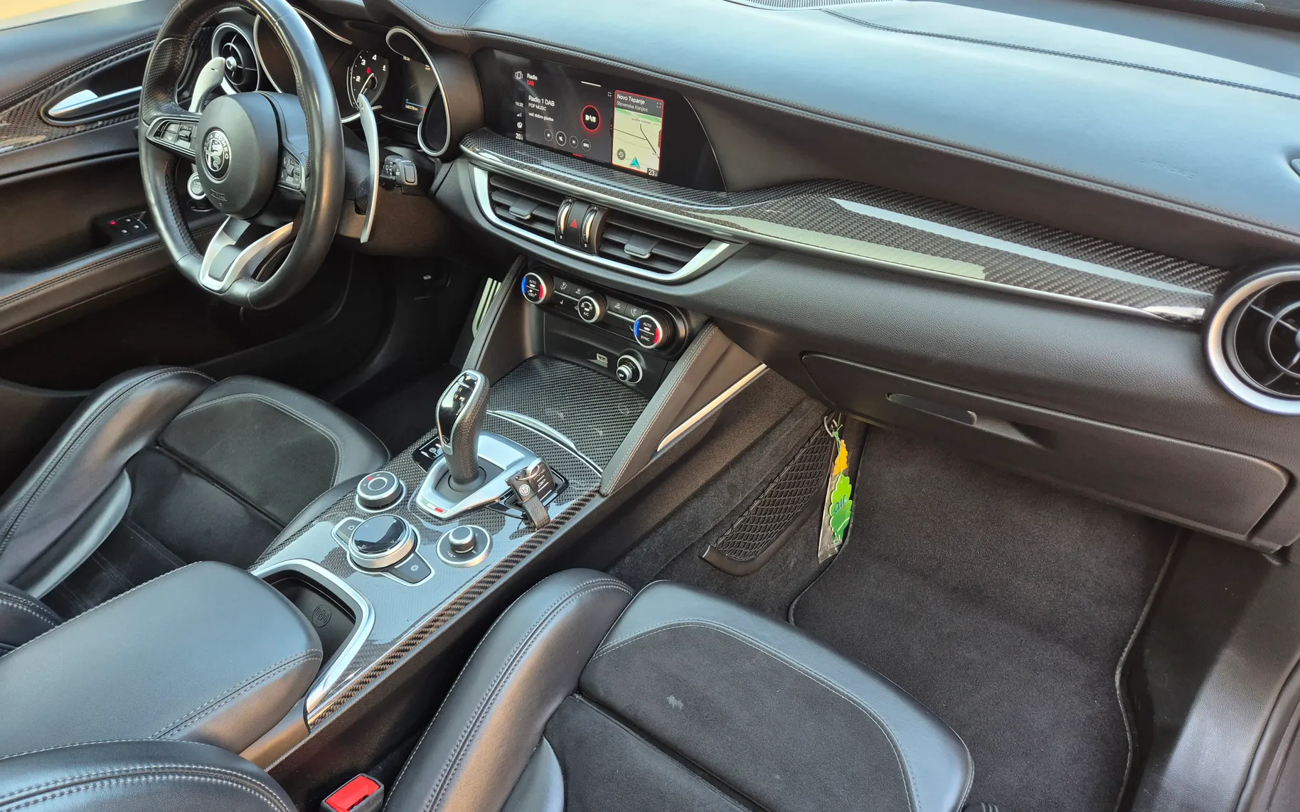 Notranja slika - Alfa Romeo Stelvio - Q4 2,2 Diesel 210 Veloce Ti - 8