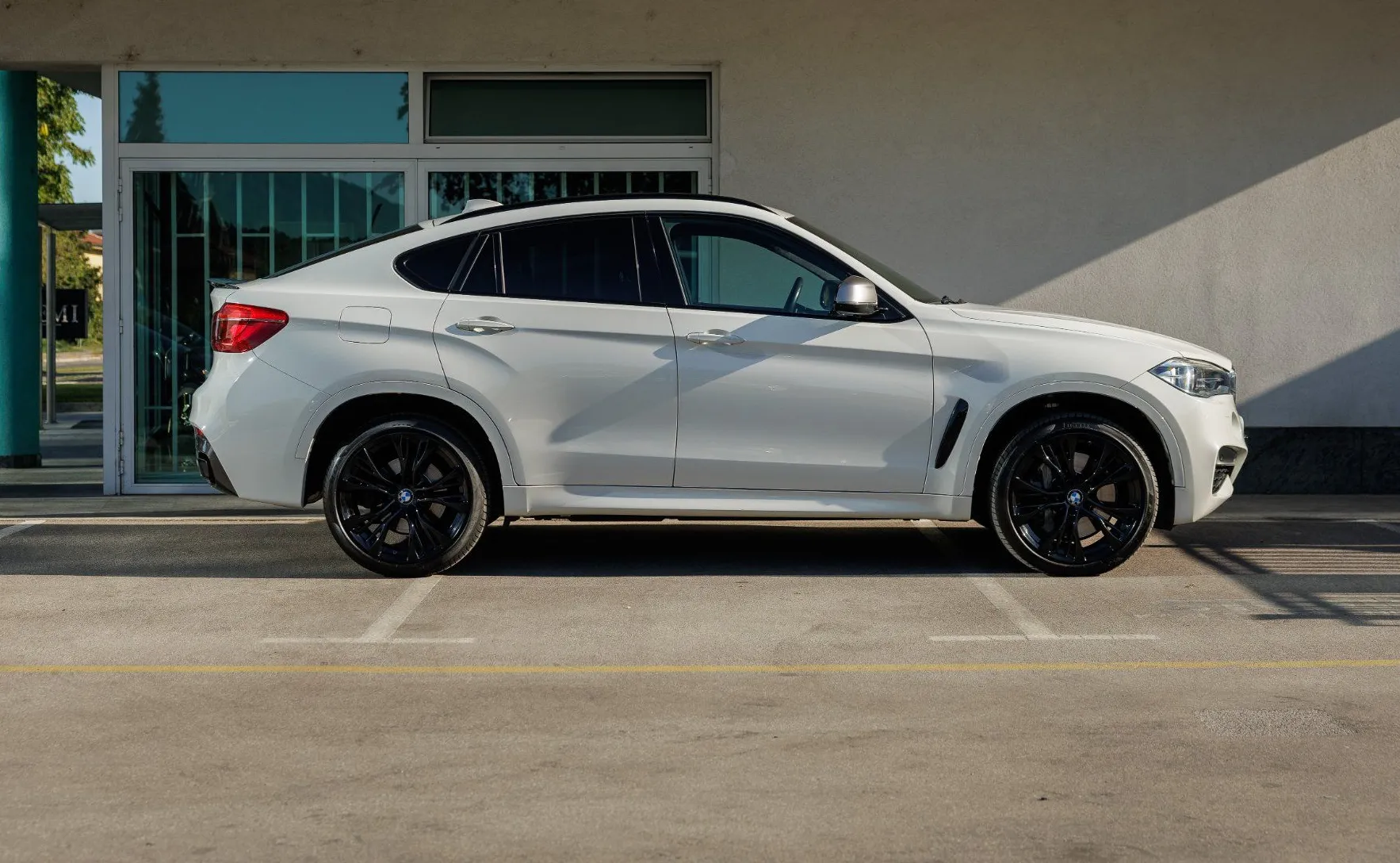 Zunanja slika - BMW X6 - serija : M50d M Sport kamera Navi PRO HeadUp Adapt. LED - 4