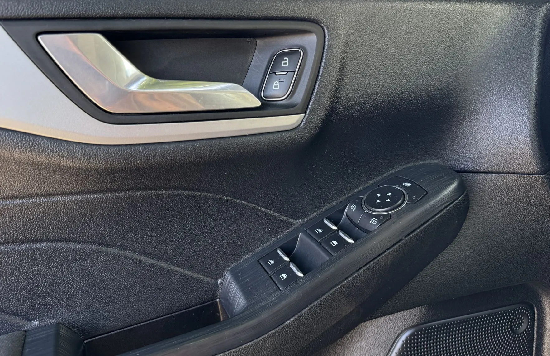 Zunanja slika - Ford Kuga - 2.0 PHEV-1last-navi-pdc-alu-acc-vl.kljuka-servisir - 10